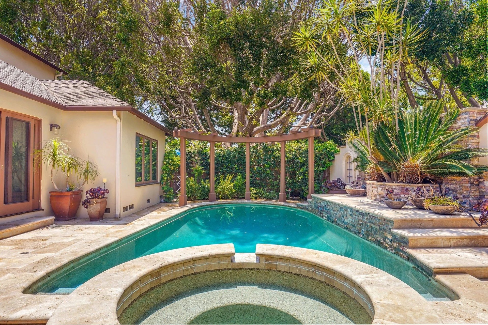 801 N Doheny Dr