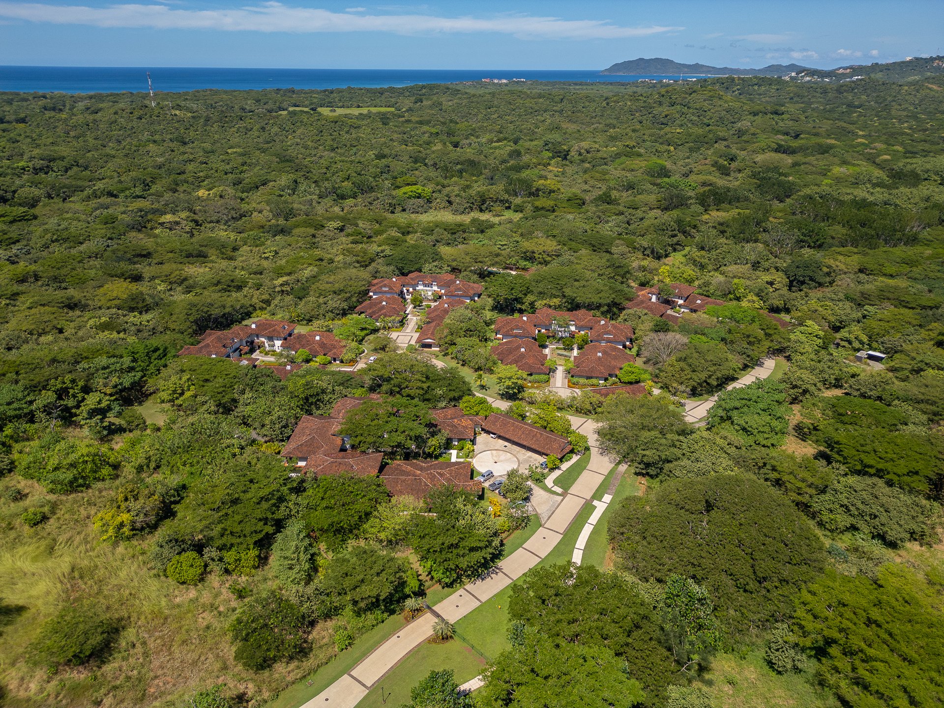 Malinches 27 A/B | Turnkey 6-Bedroom Duplex Investment in Hacienda Pinilla