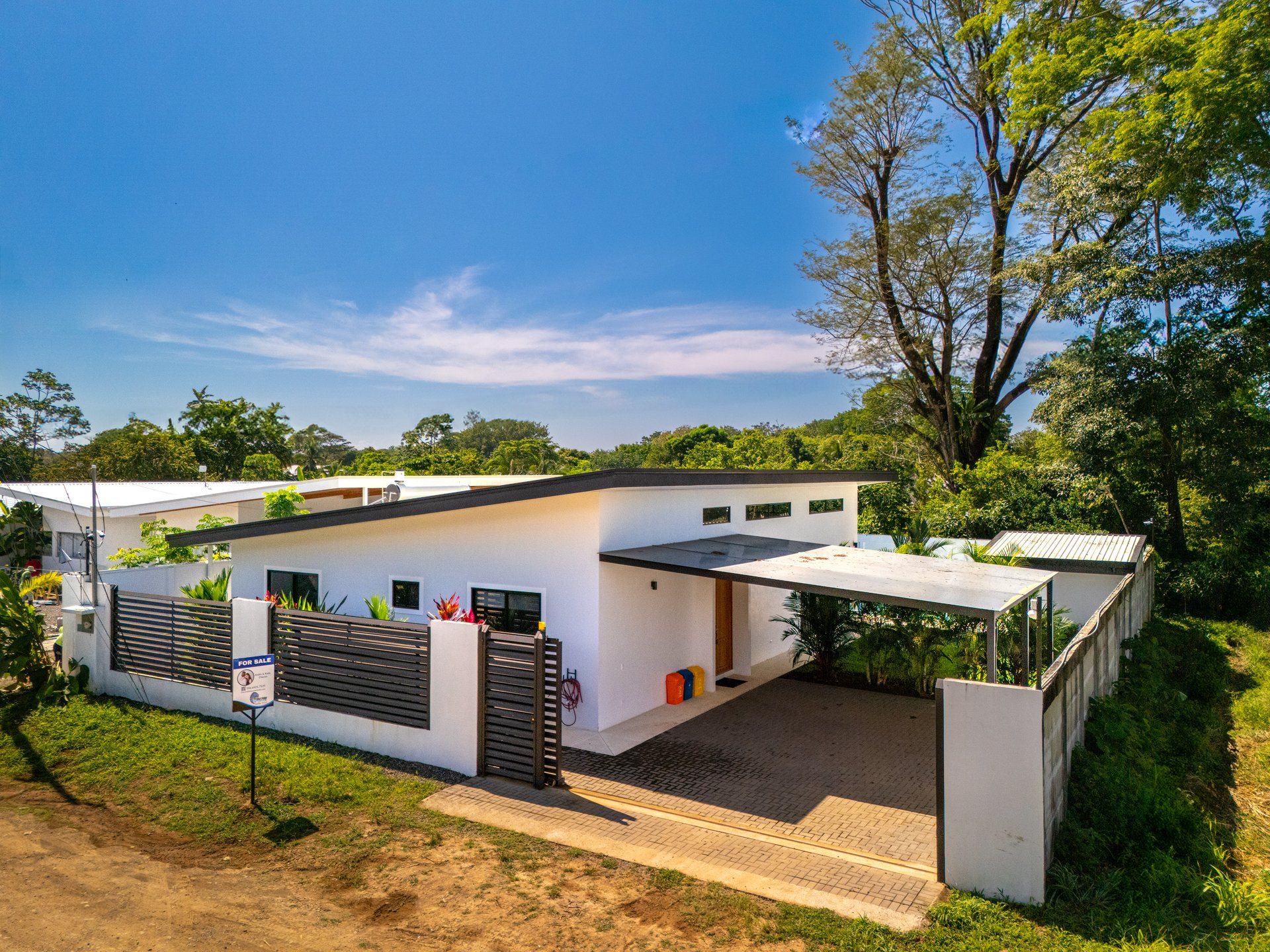 FIRE SALE!!!!! Immaculate New Build with Modern Design & Premium Features