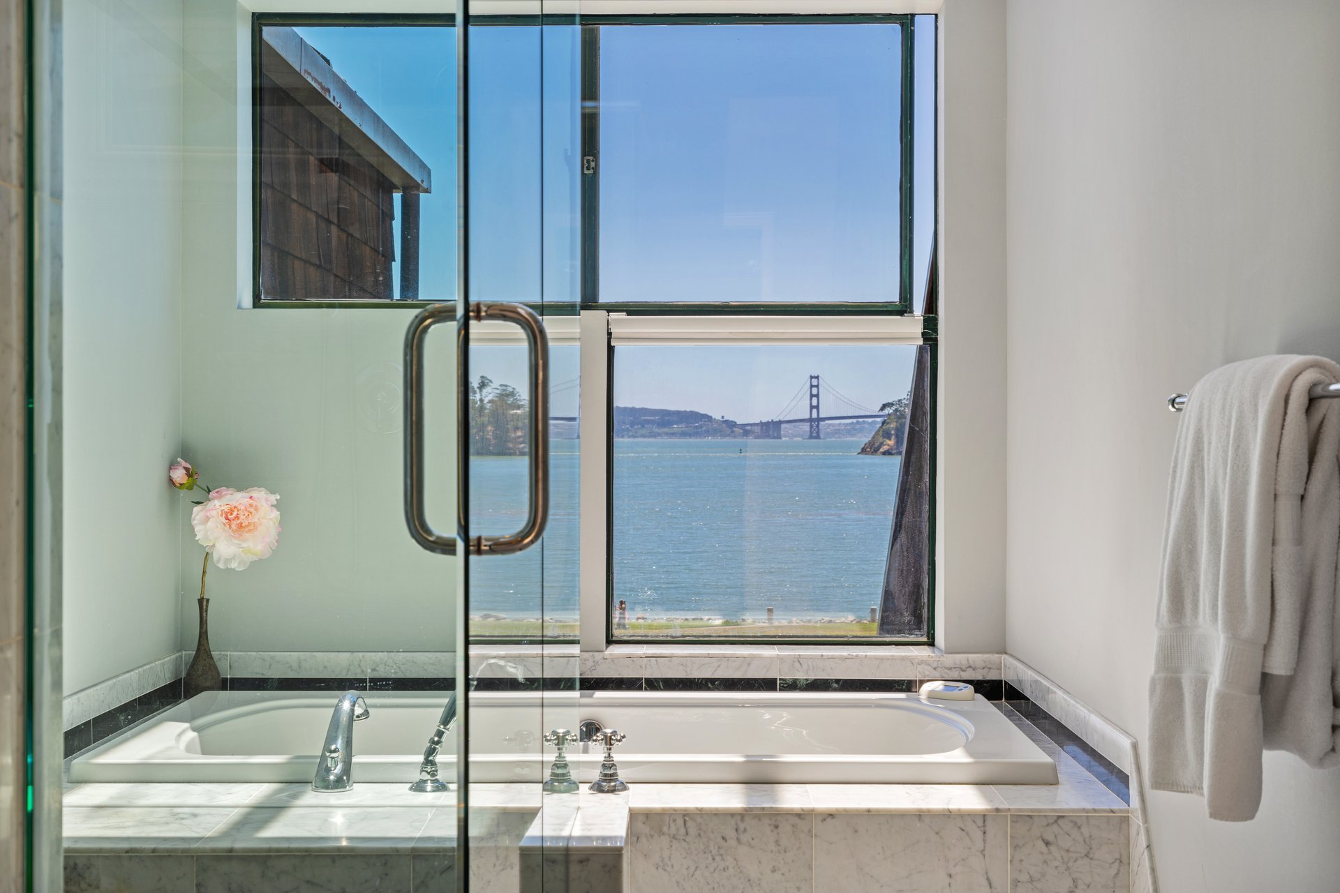 Luxury Condo with Sweeping Bay Views