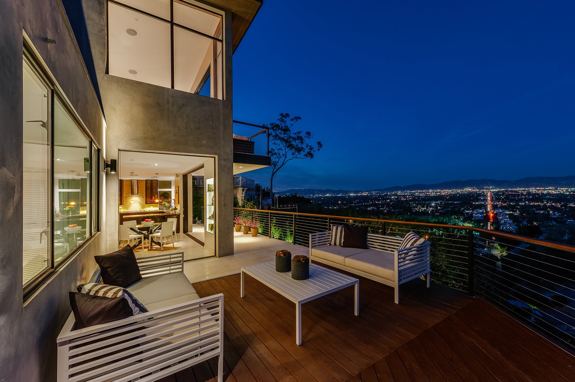 3704 Sunswept Dr
