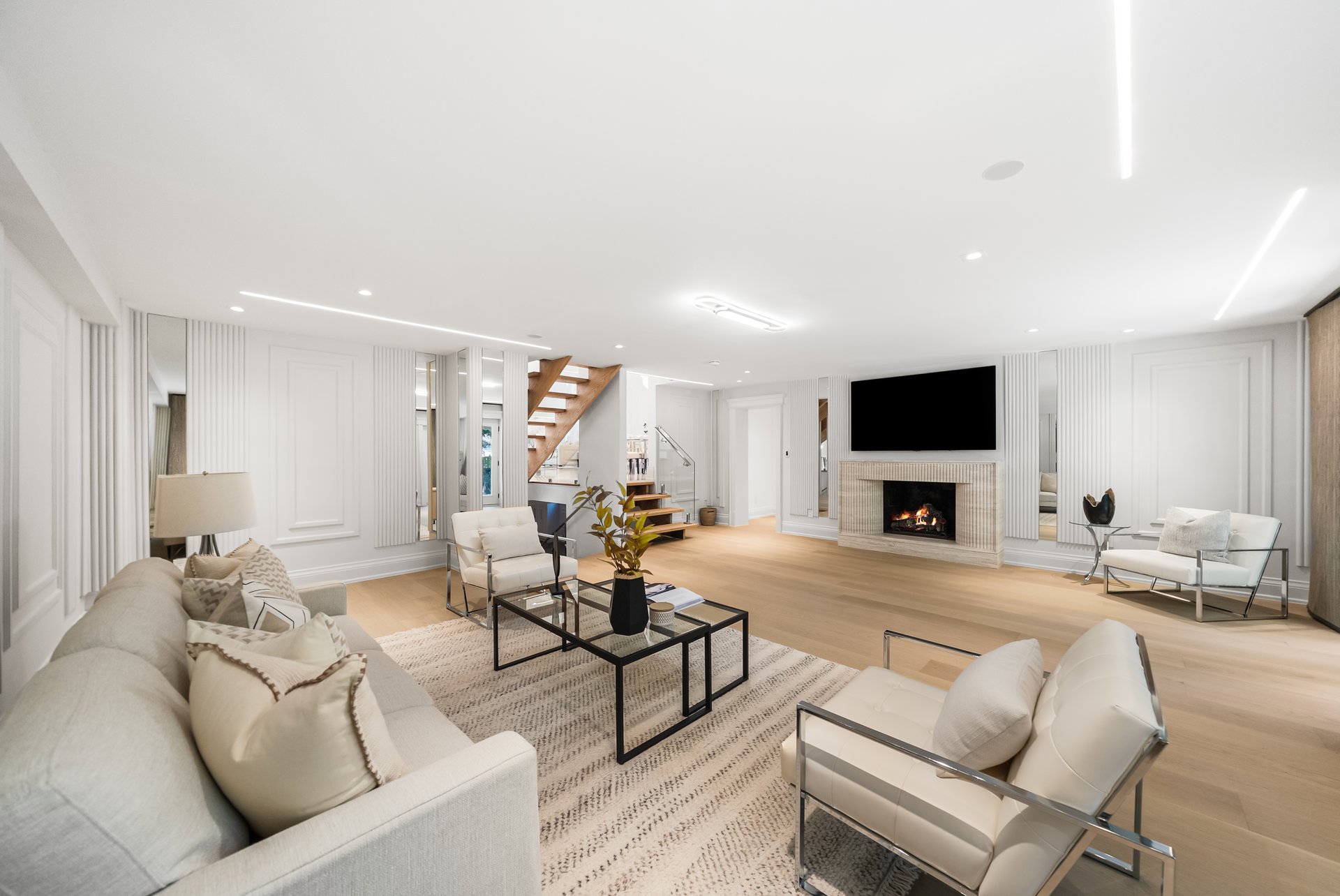  3168 Lakeshore Rd W