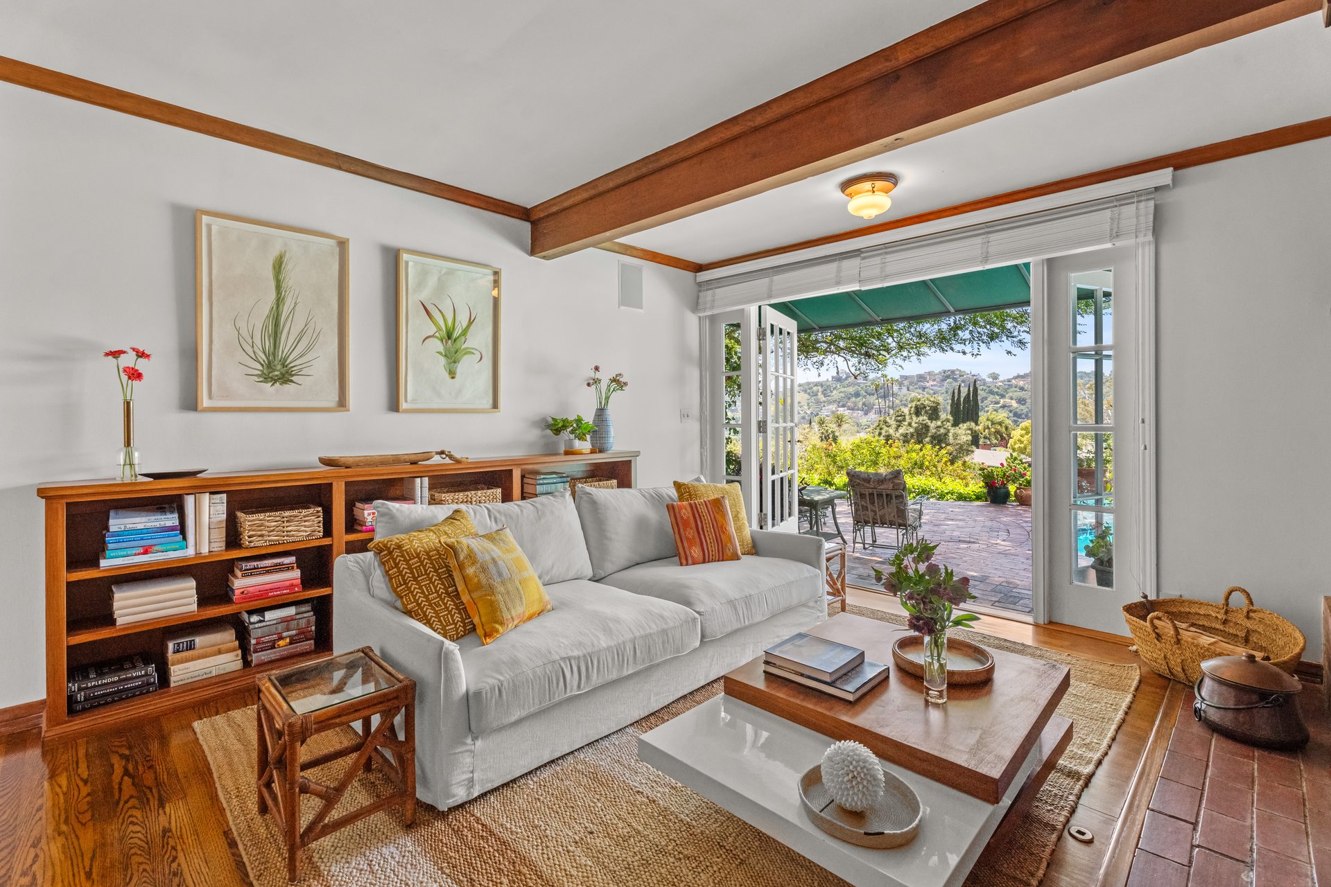 A Slice of Heaven in Lake Hollywood