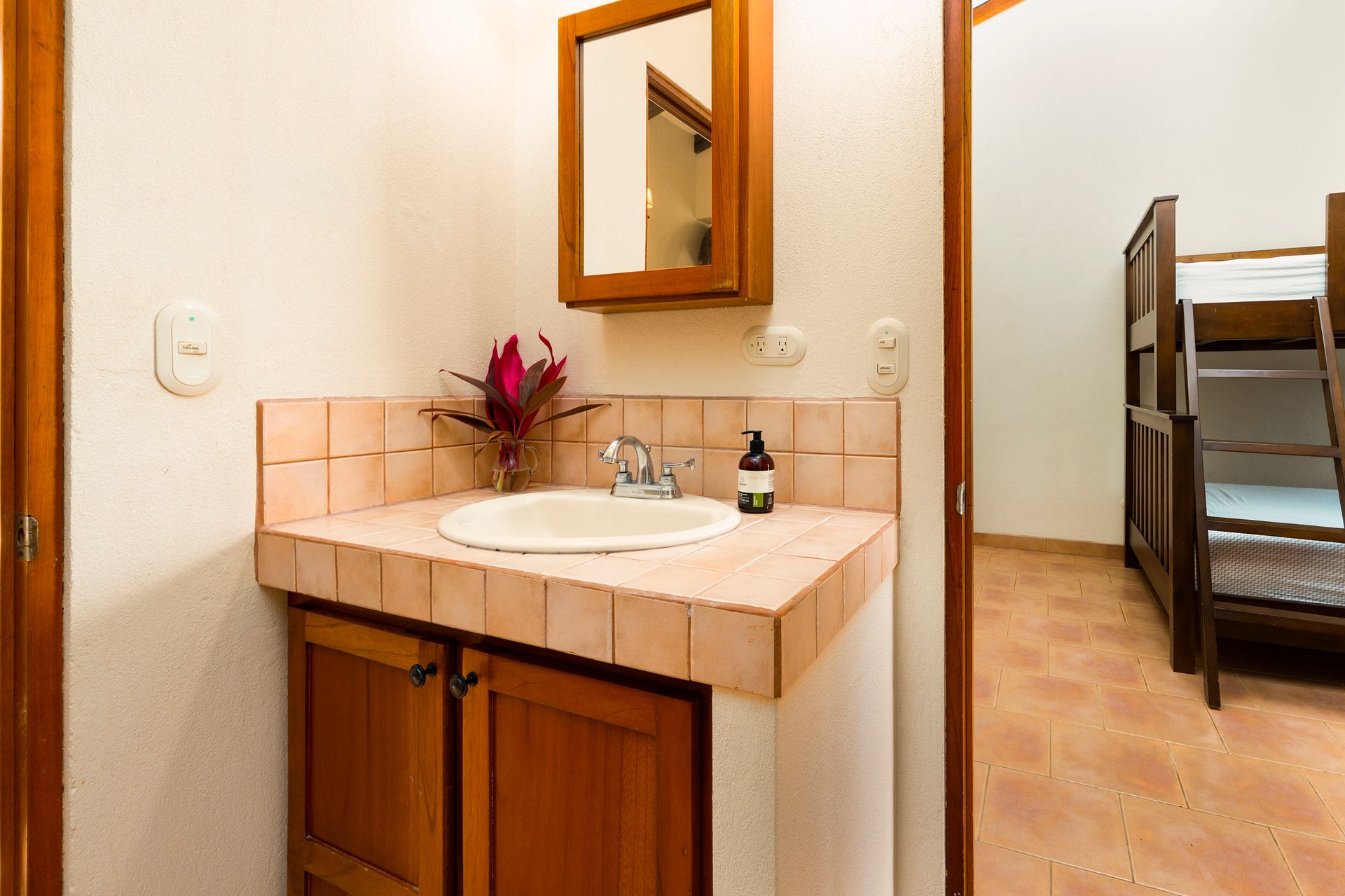 OCEAN AND MOUNTAIN VIEW 3 BEDROOM HOME WITH POOL IN LAGUNAS