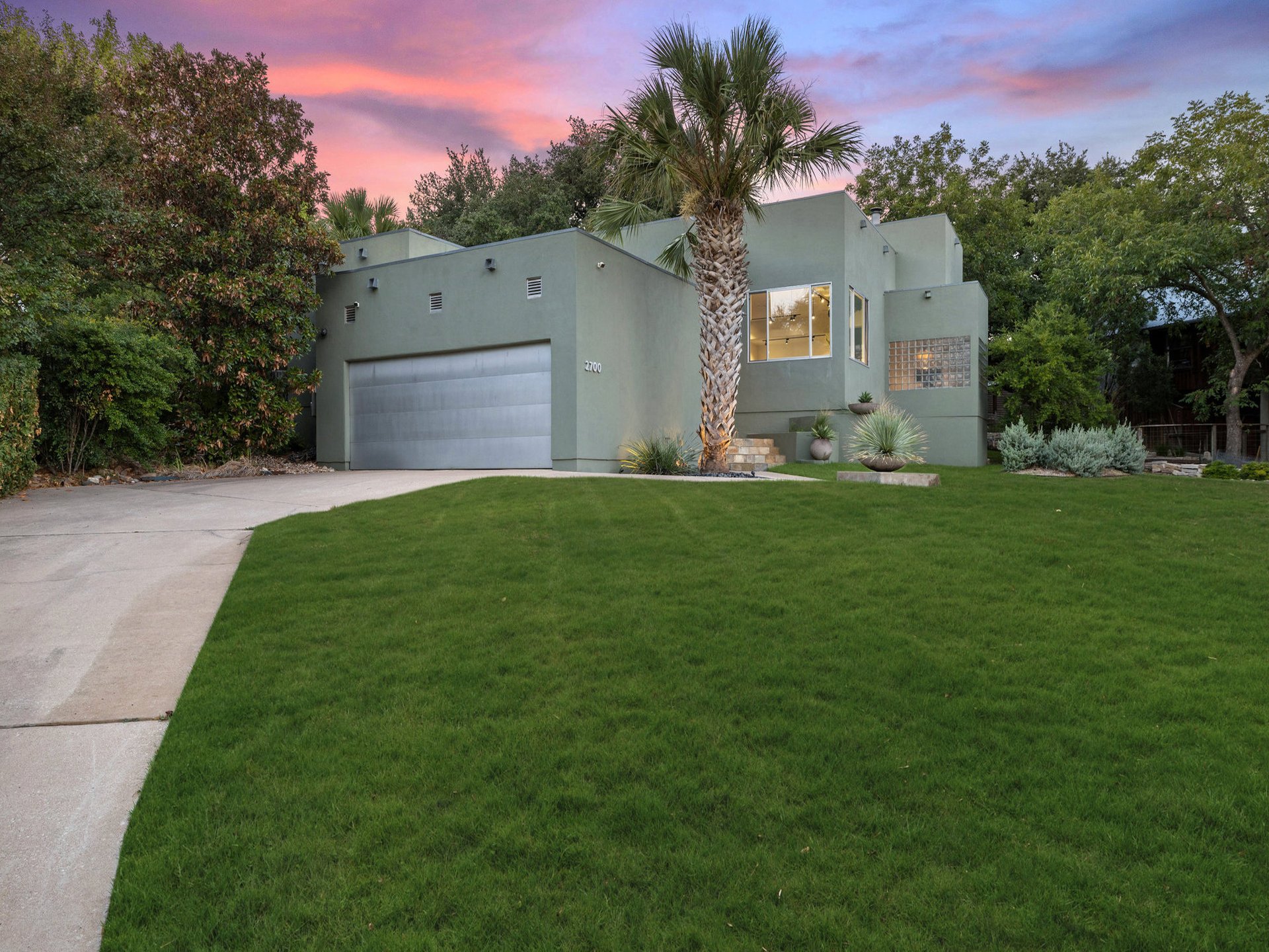 2700 De Soto DR