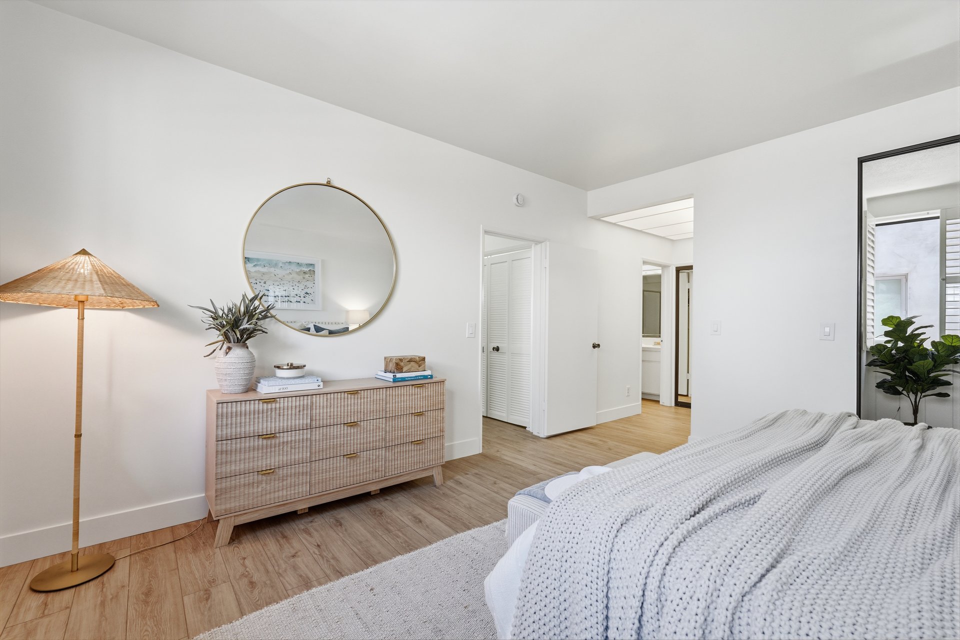 2516 The Strand