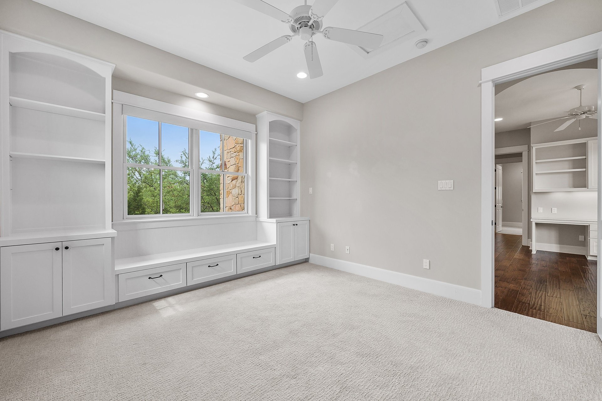 16009 Pontevedra Place