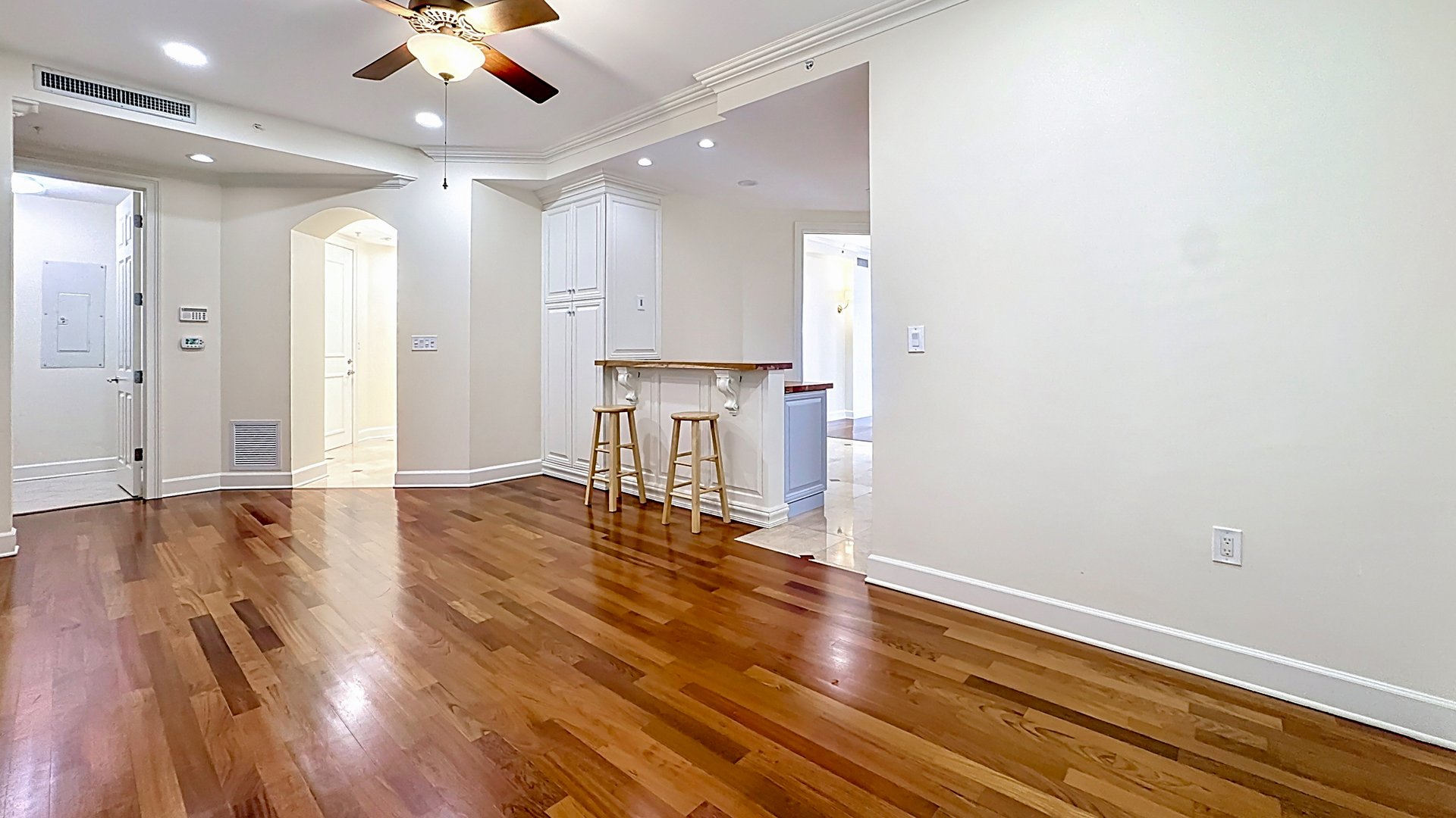 Spacious Winter Park Lakefront Condo in Perle du Lac