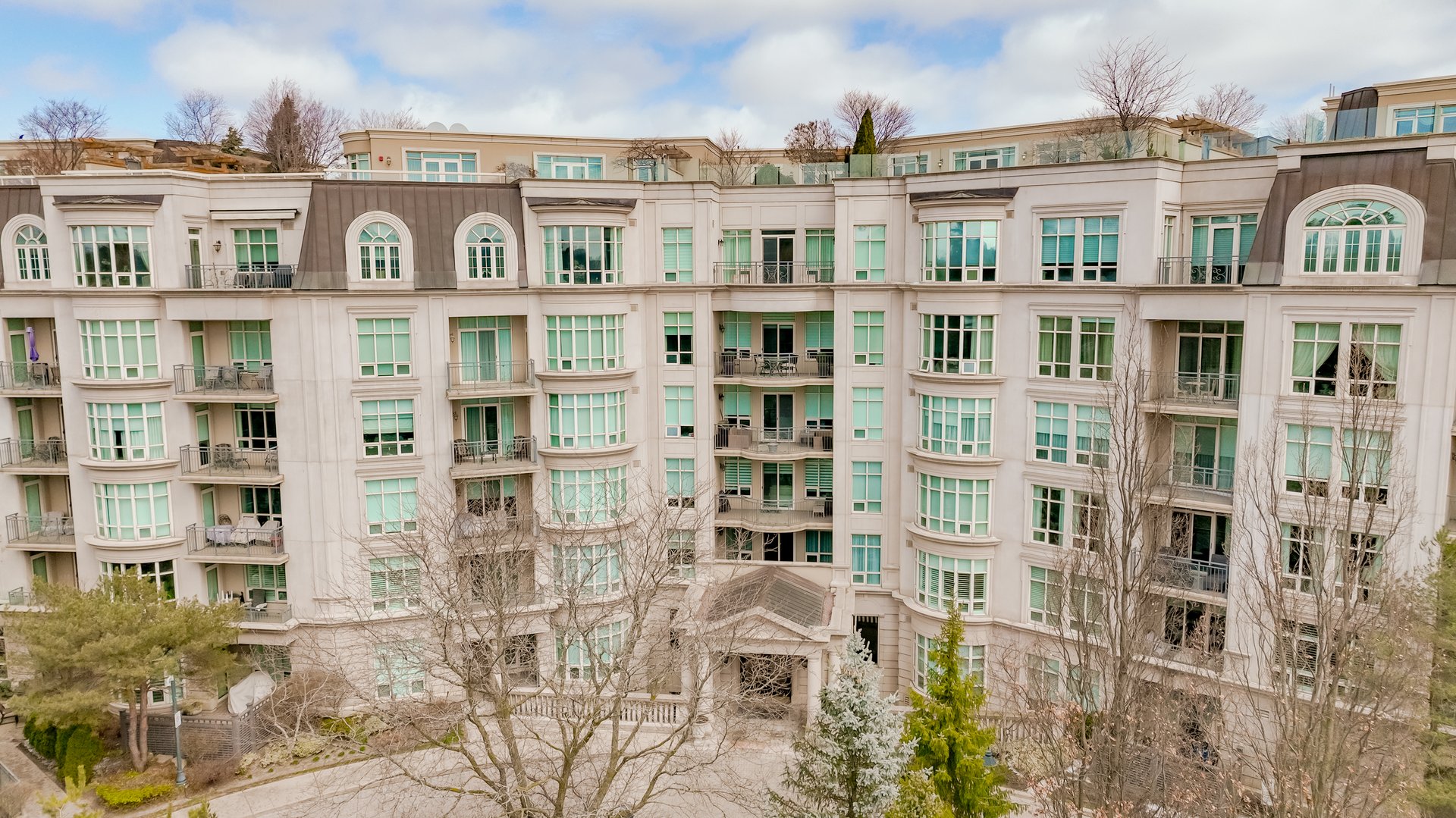 SOLD: Prestigious Tridel Boutique Condo