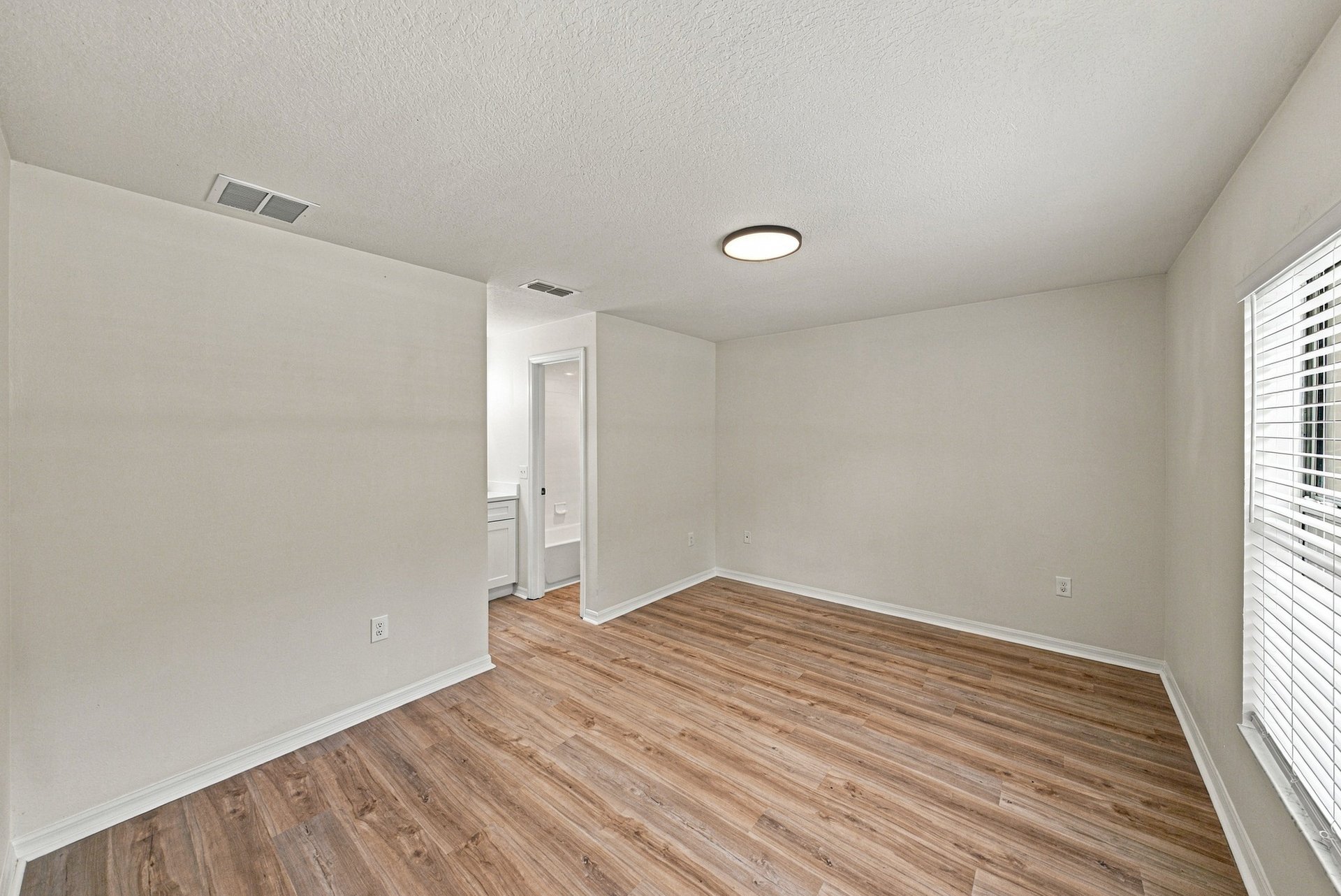 760 NW 52ND AVE
