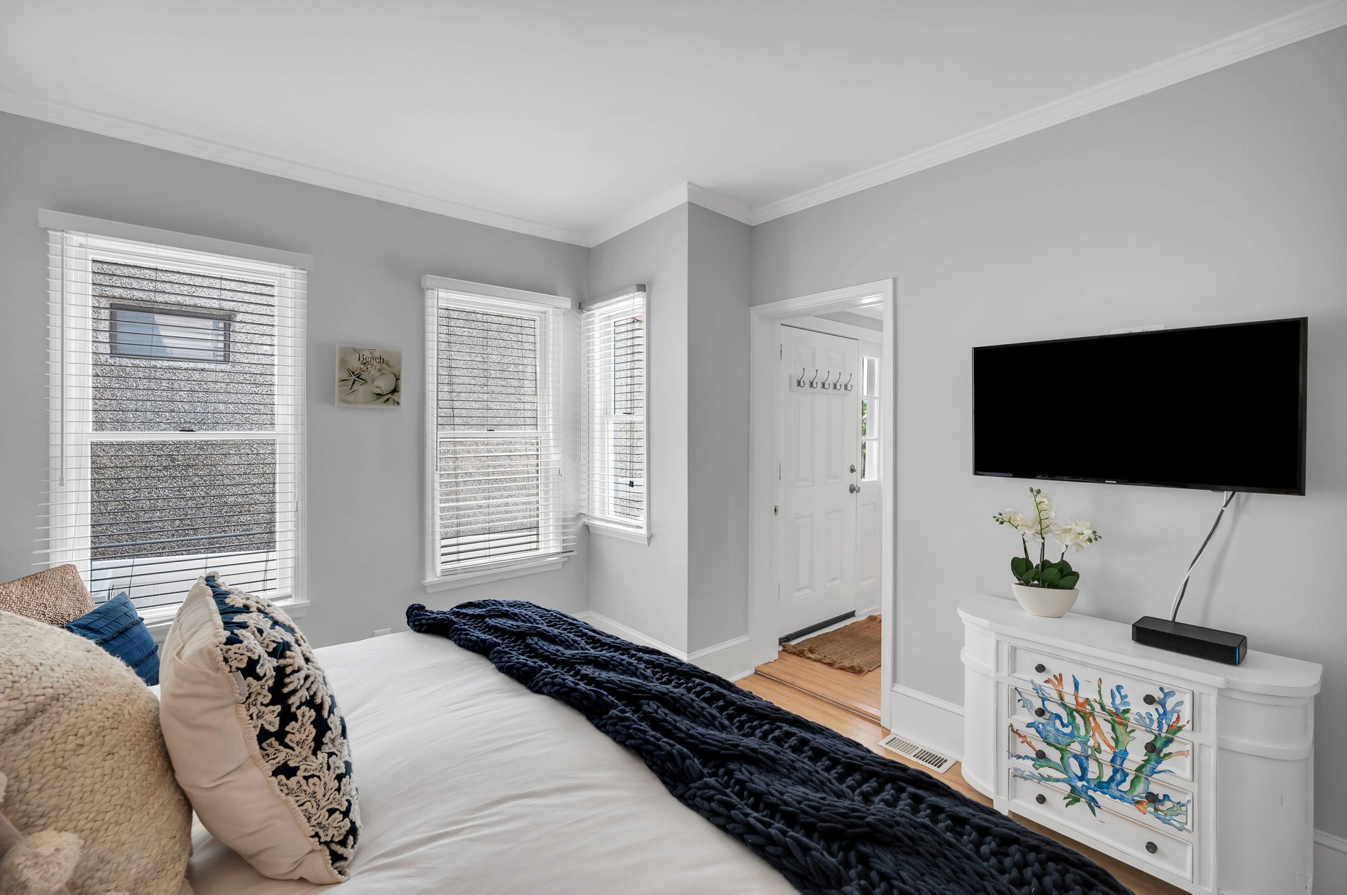 Beautiful Well Design on the First Floor With Outside Deck