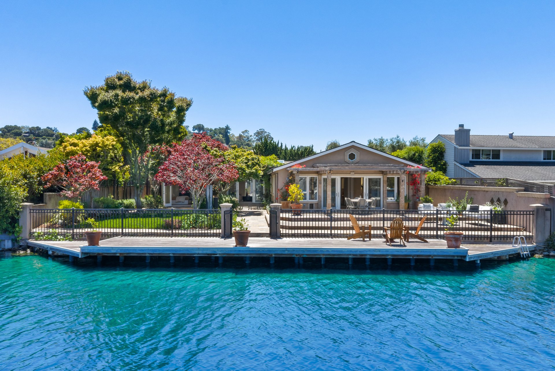 Beautiful Single Level on the Belvedere Lagoon