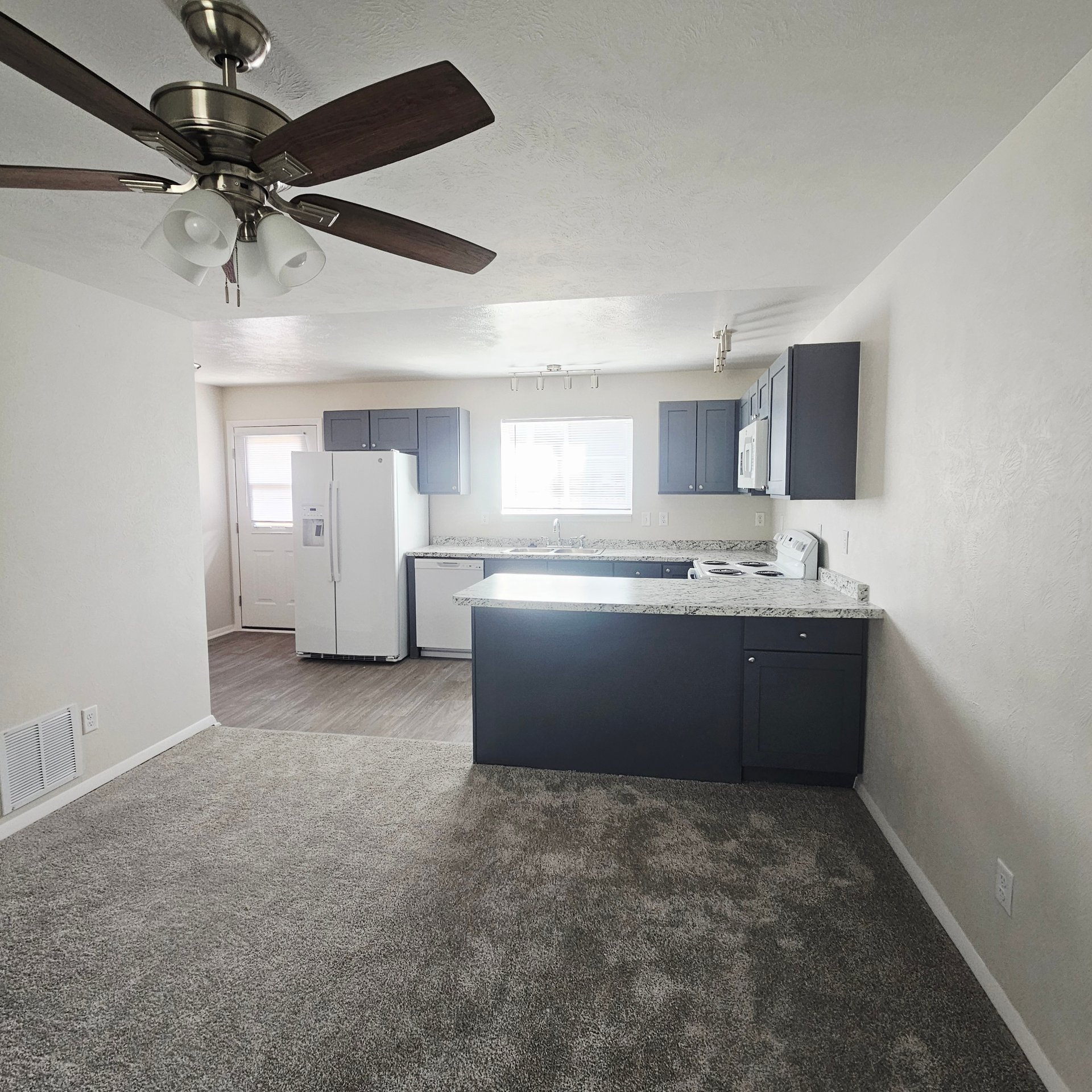 2 Bed 1.5 Bath Townhome Lakewood