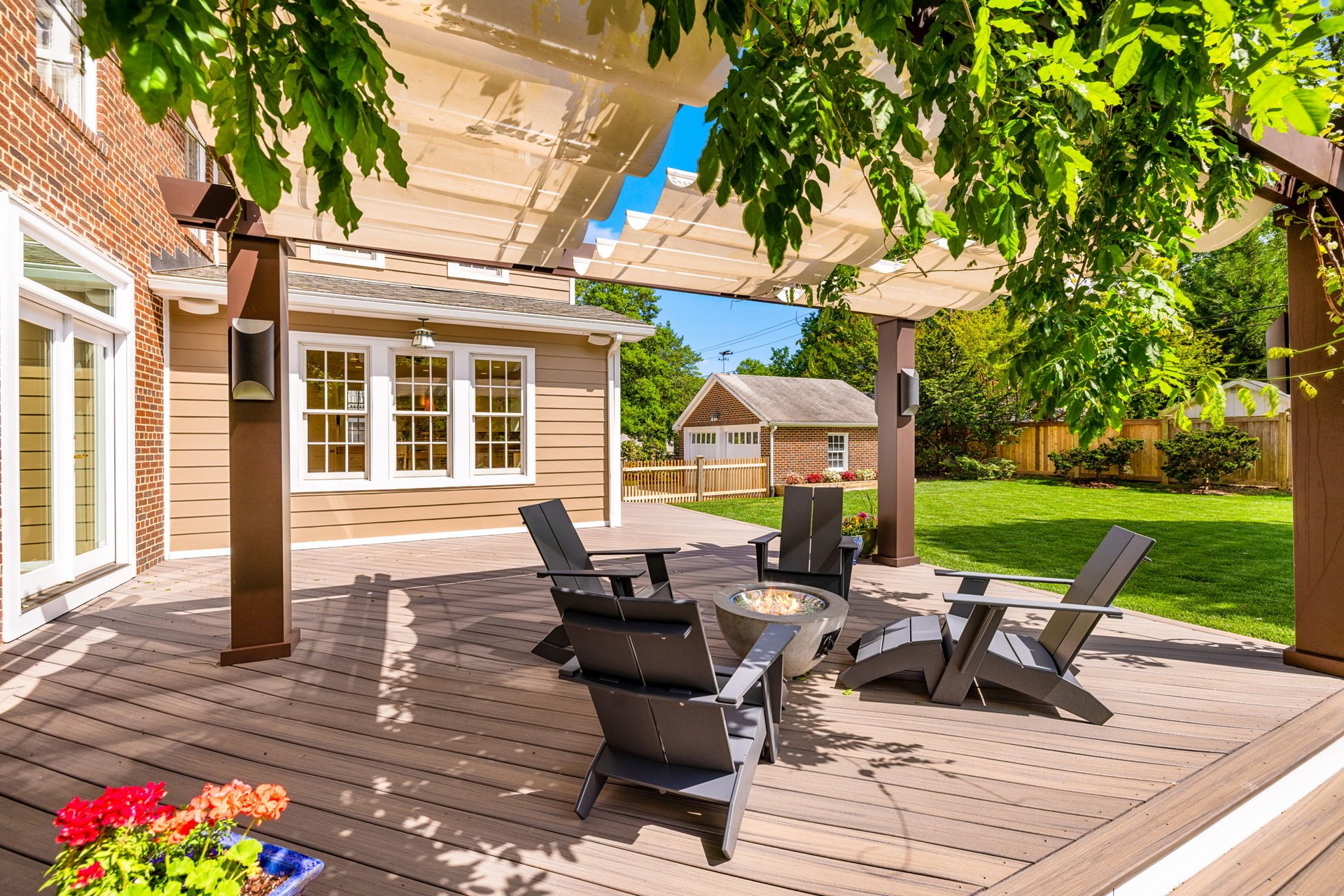22 W OAK STREET