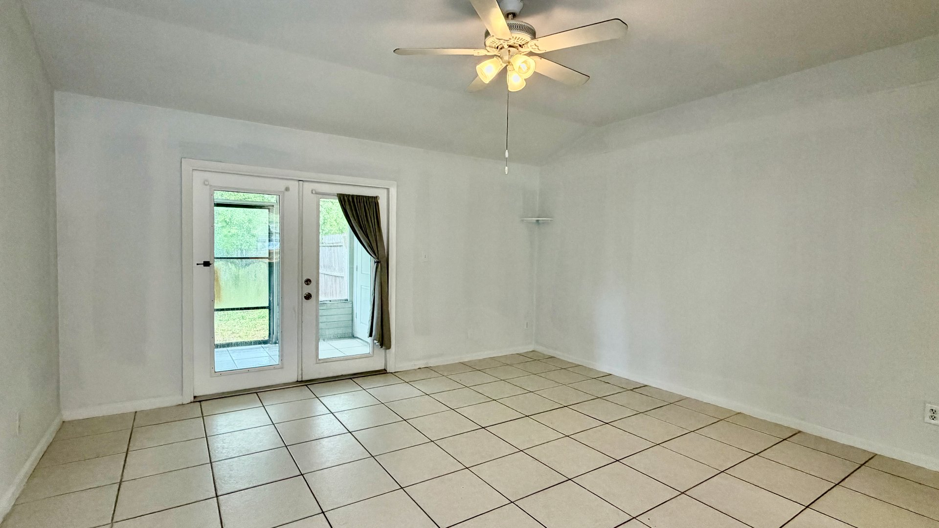 Casselberry Two-Bedroom Unit in Half-Duplex with Private Yard