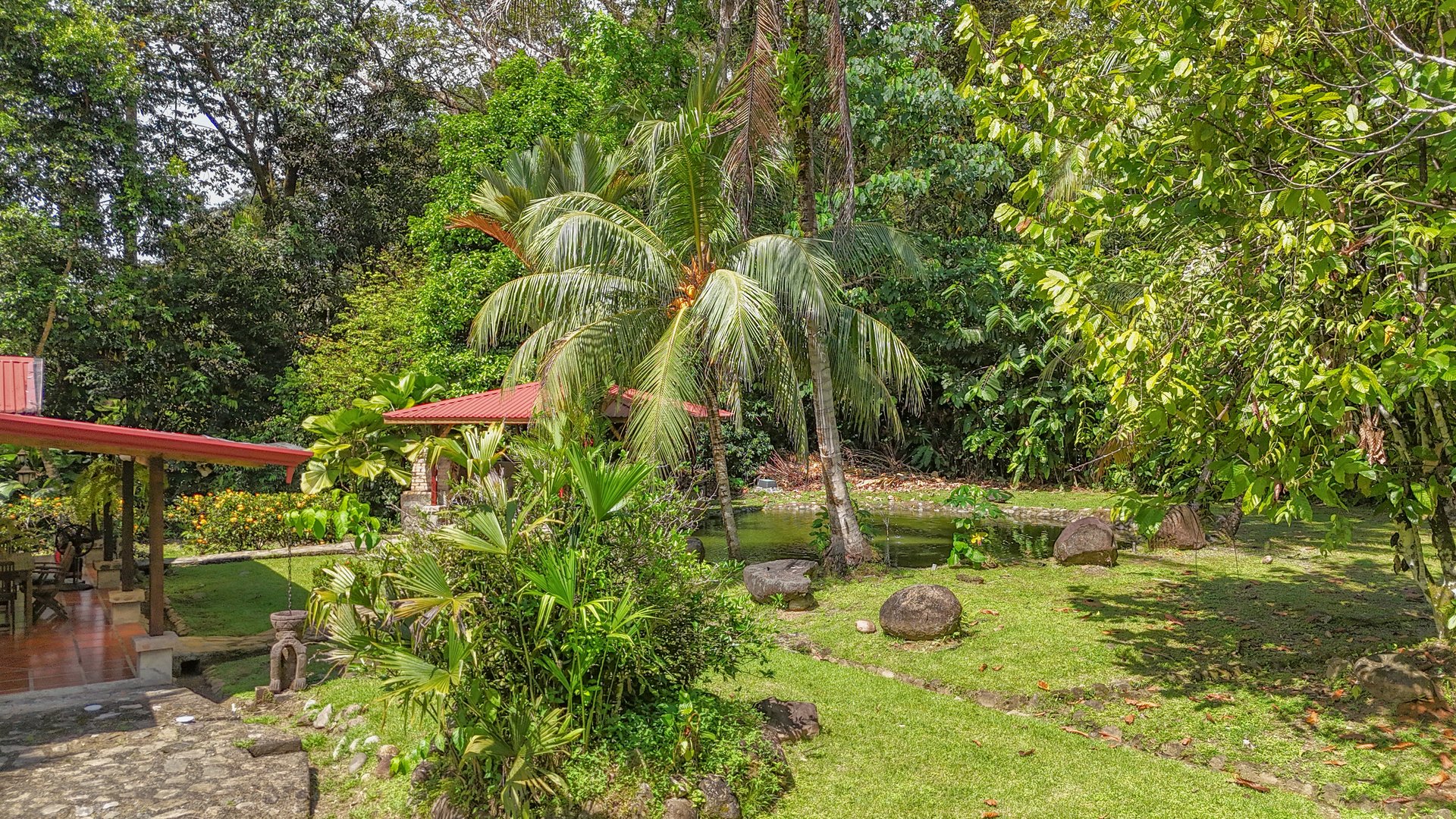A riverfront 3-bed home on a large property In Ojochal, Costa Rica