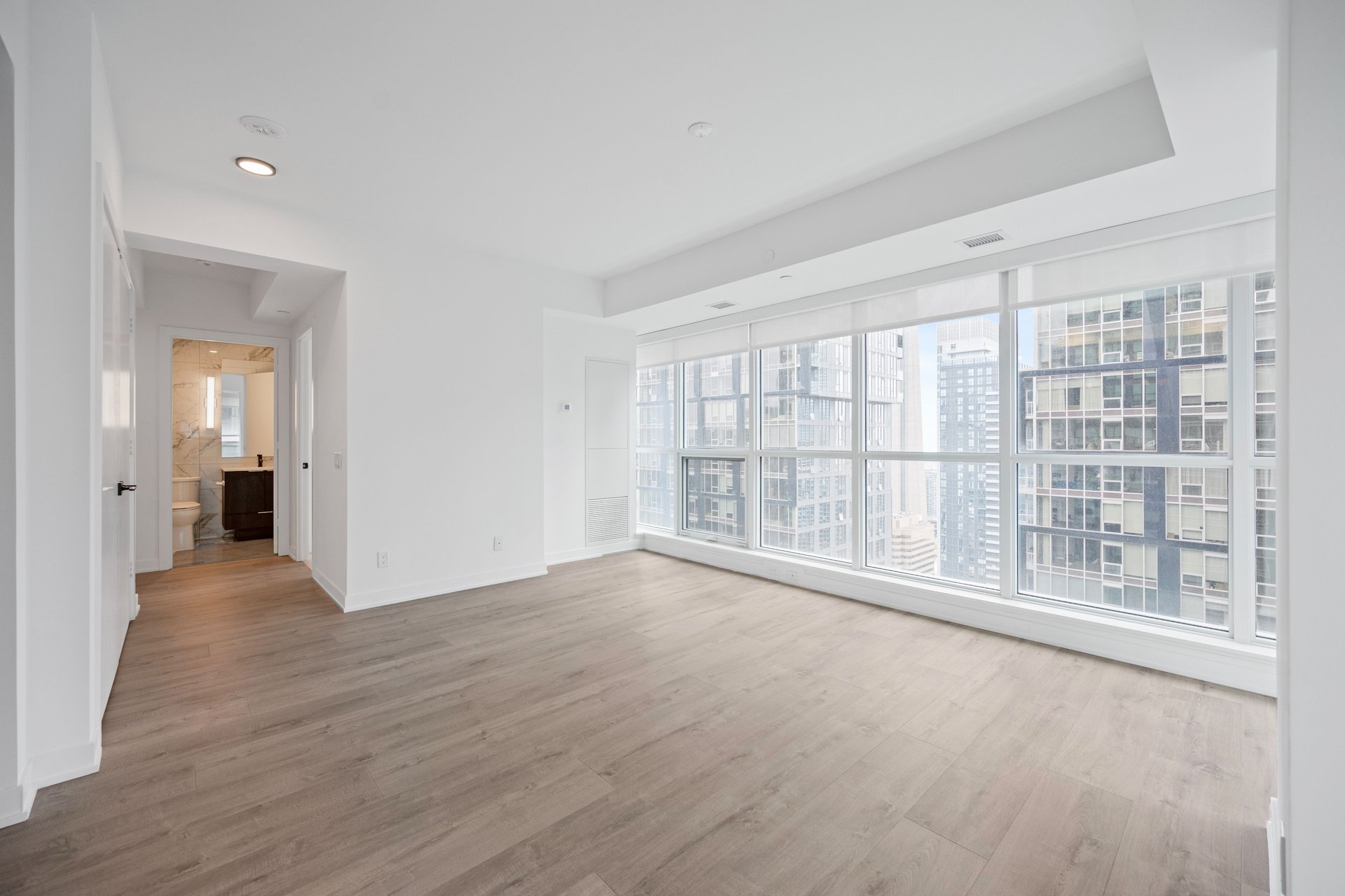 327 King Street W Unit: 3703