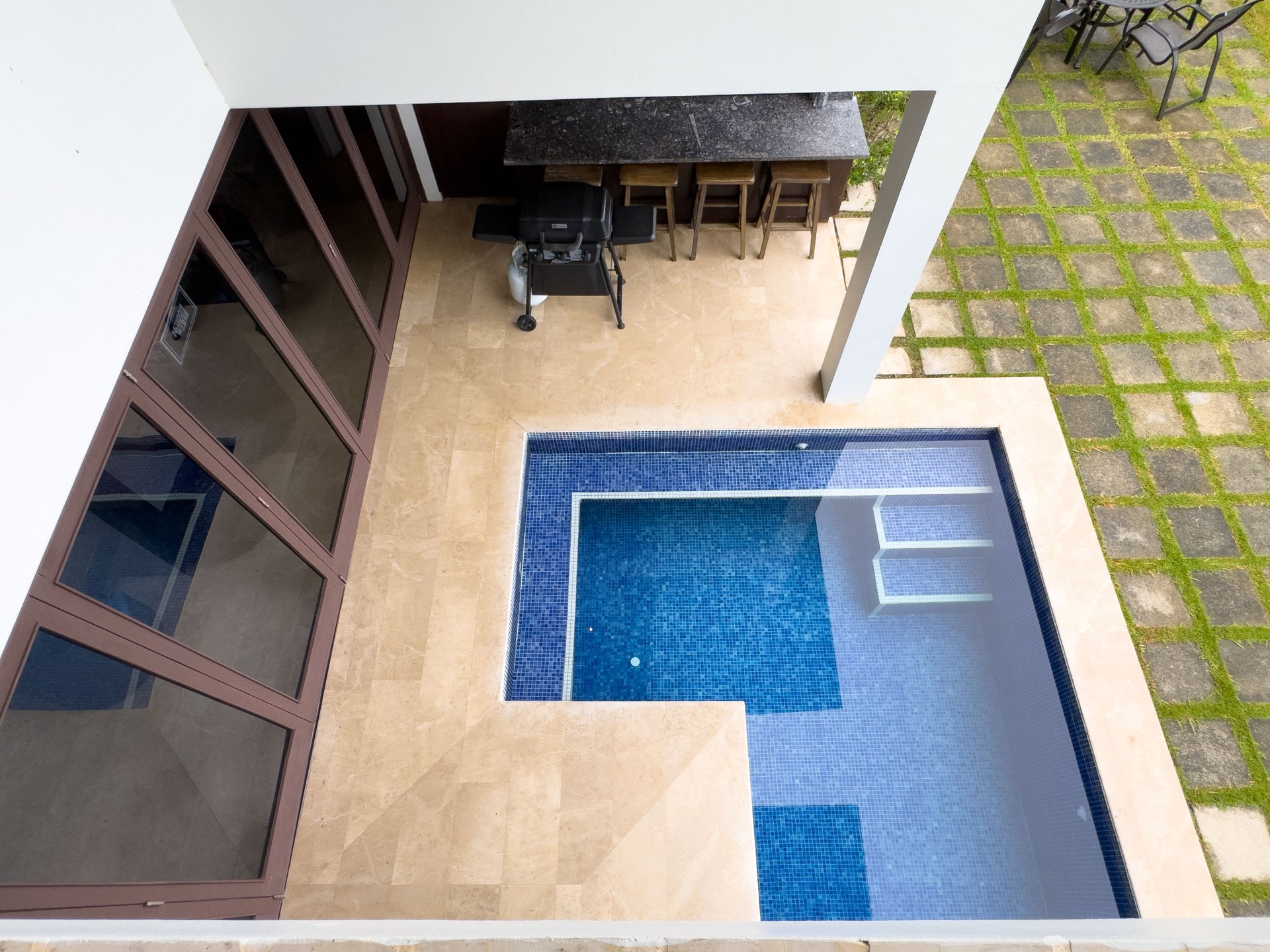 Stylish 4 bedroom home in the popular Dominicalito community, 7 minutes to the beach