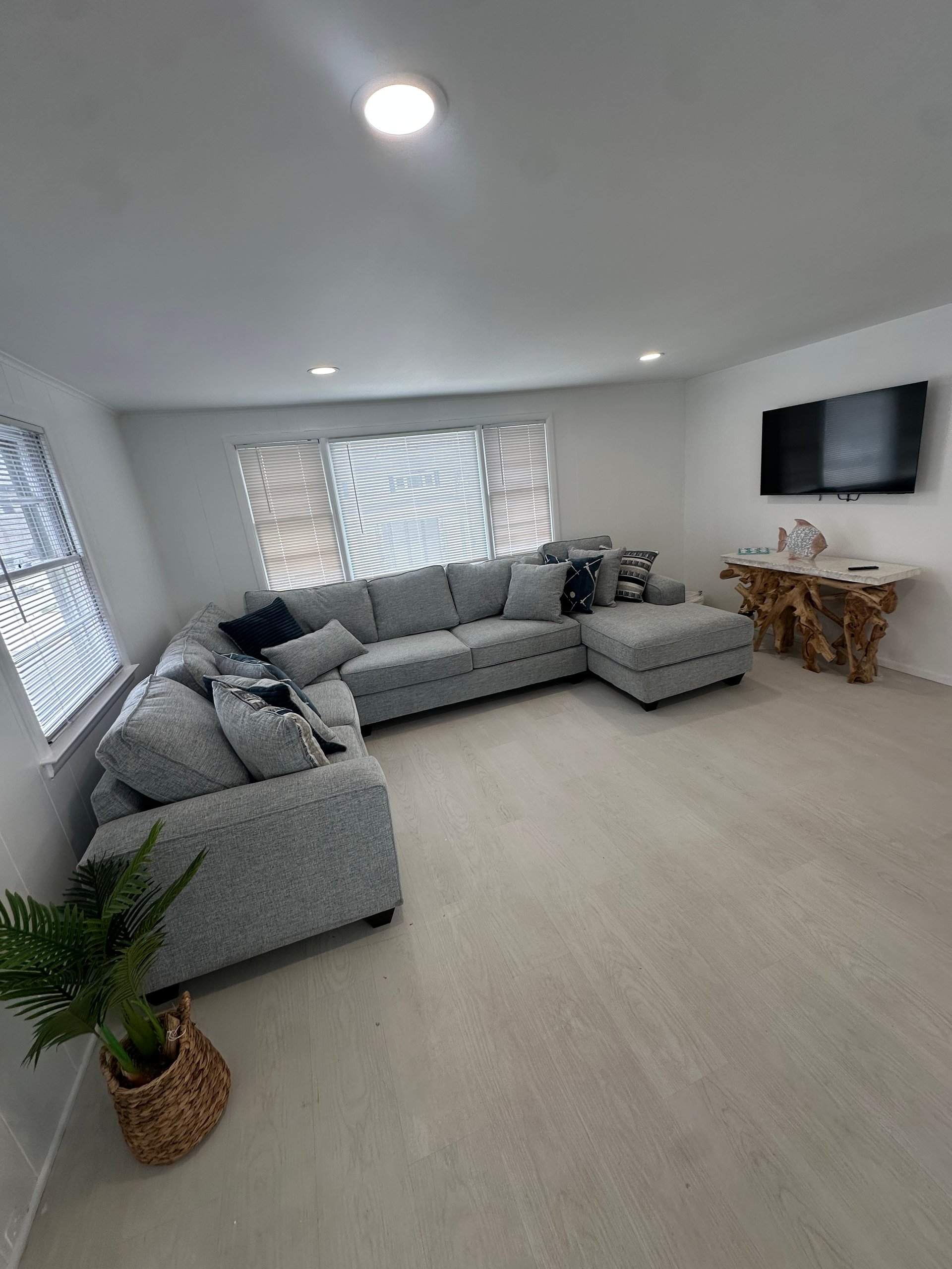 242 W 14th St. (upstairs unit) 