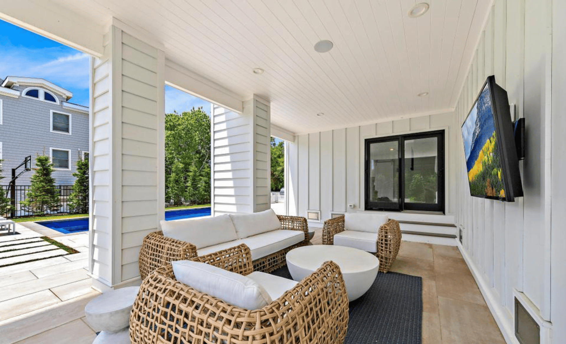 151B Long Beach Blvd
