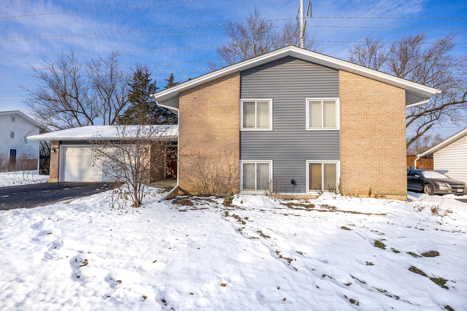 6308 MacArthur Dr, Woodridge