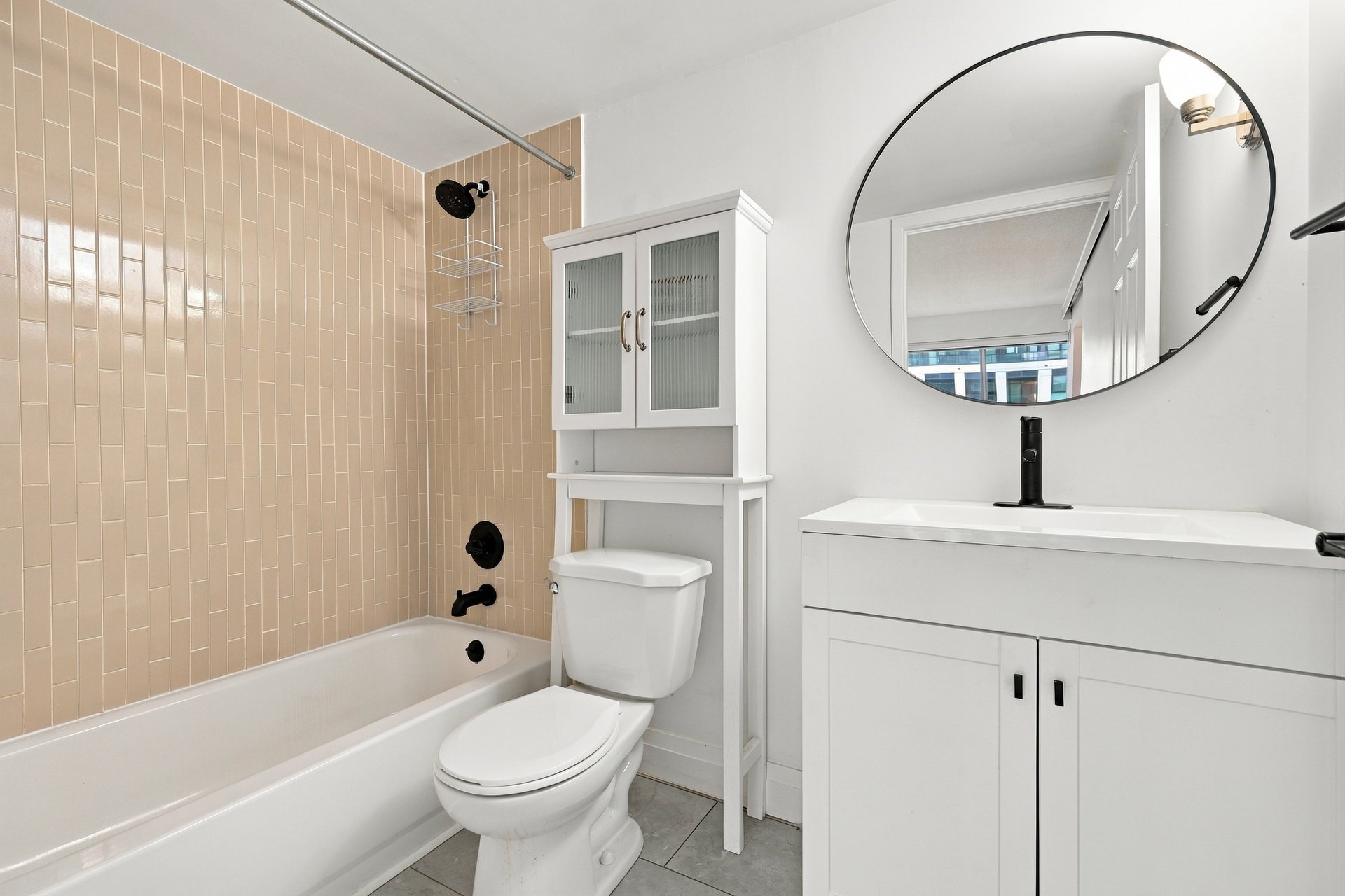 Immaculate 2 Bedroom Corner Unit