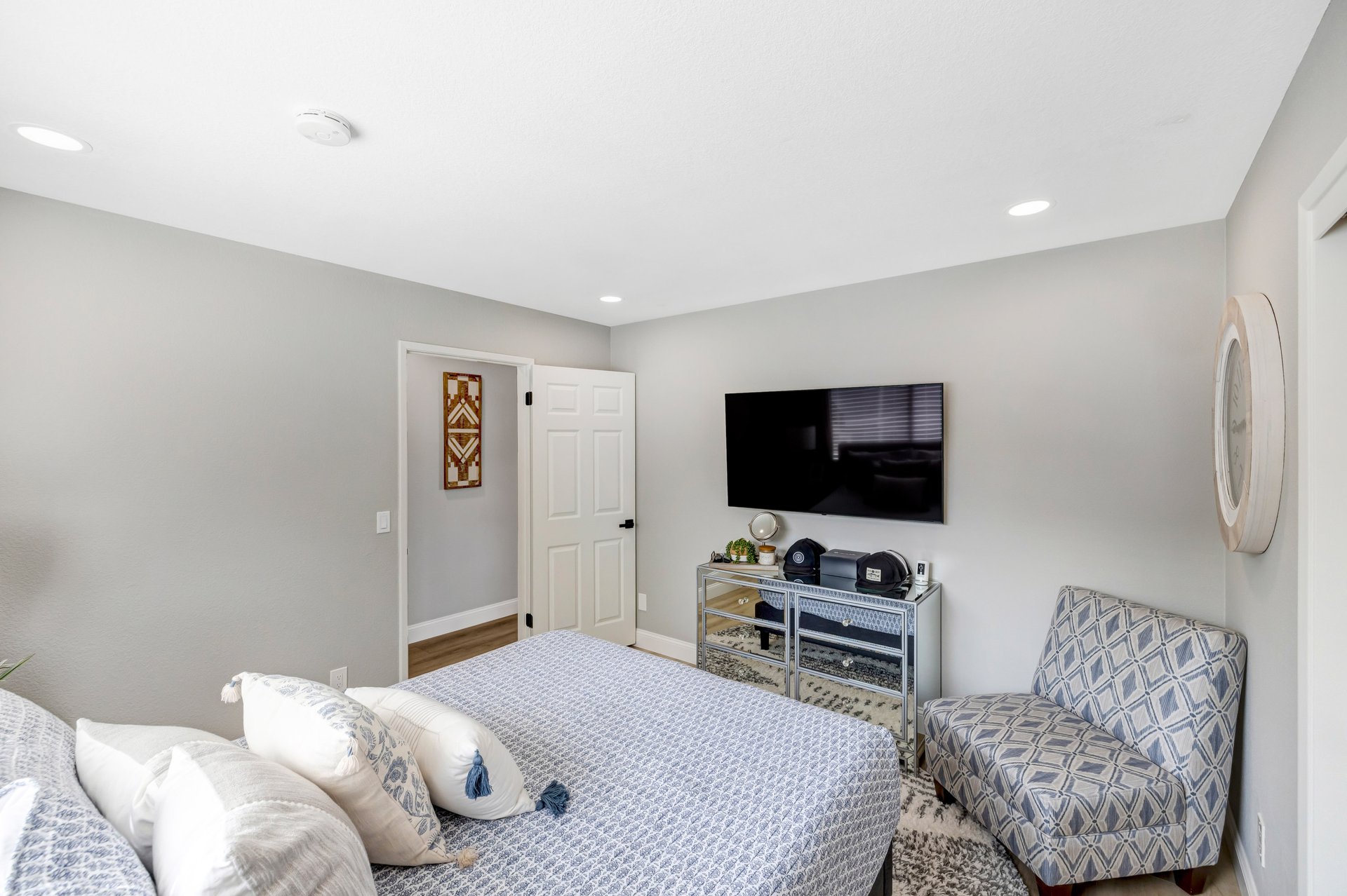 Charming Updated Townhouse Near the Ocean