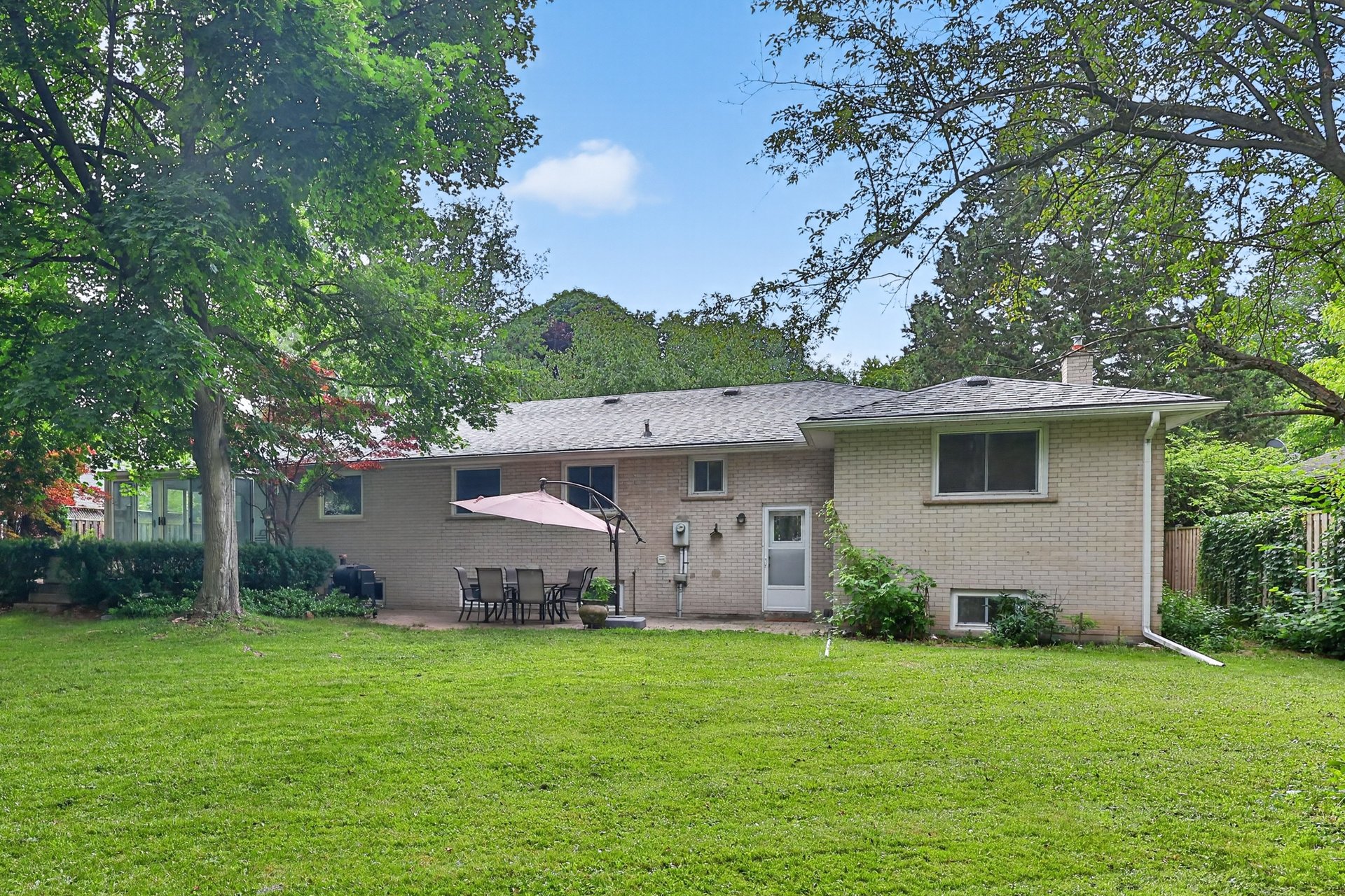 975 Cresthampton Lane