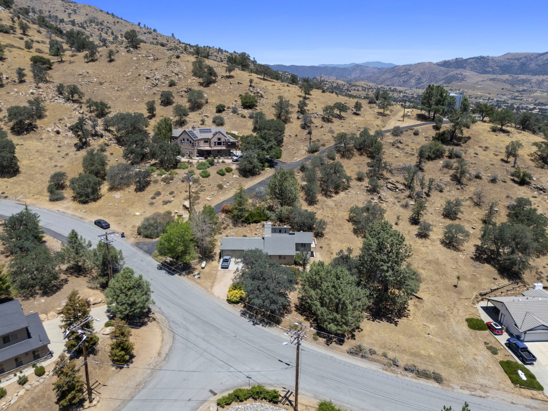 Panoramic Mountain Views in West Golden Hills — 21725 Mountain Drive, Tehachapi