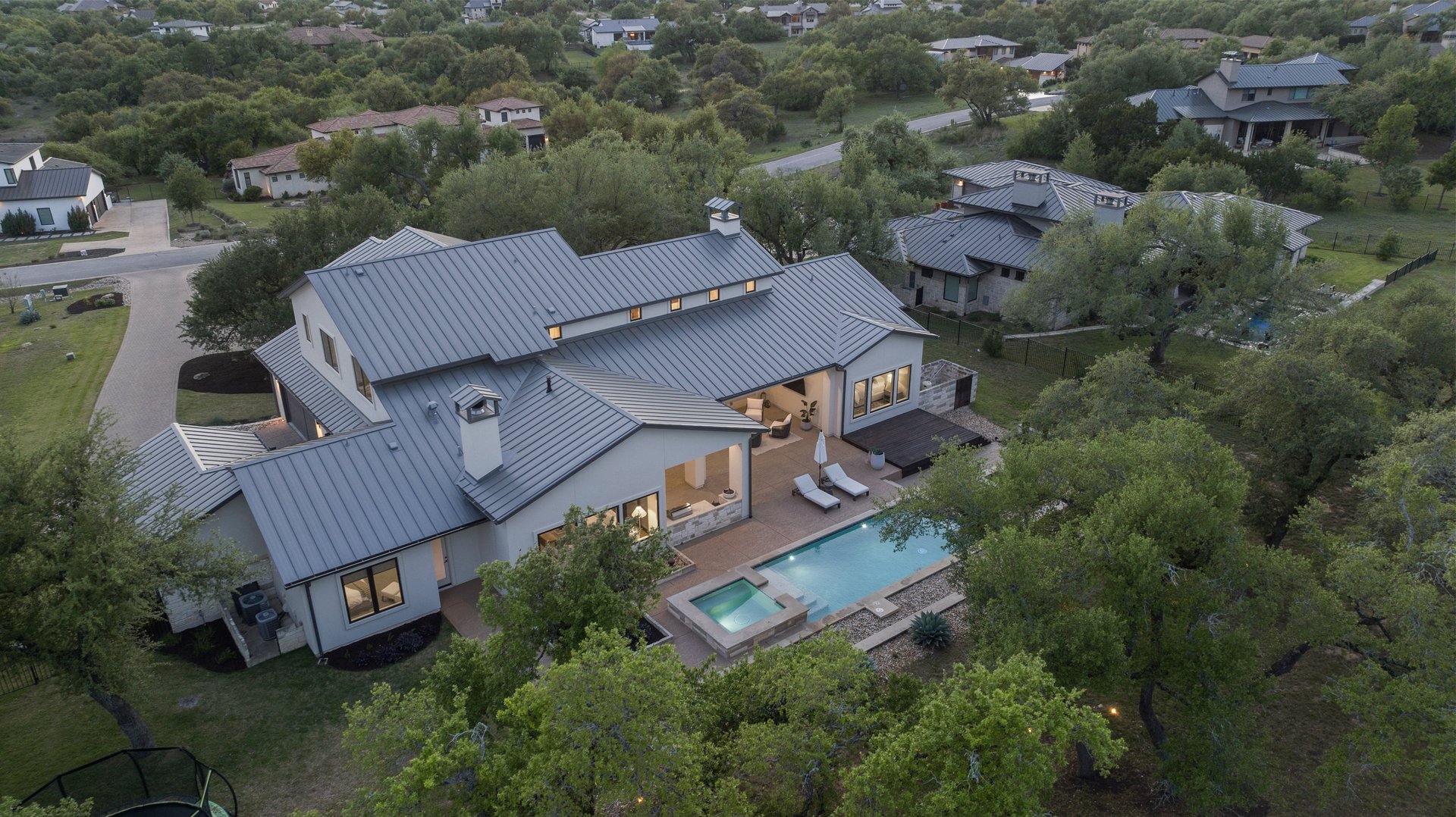 8325 Lakewood Ridge Cv