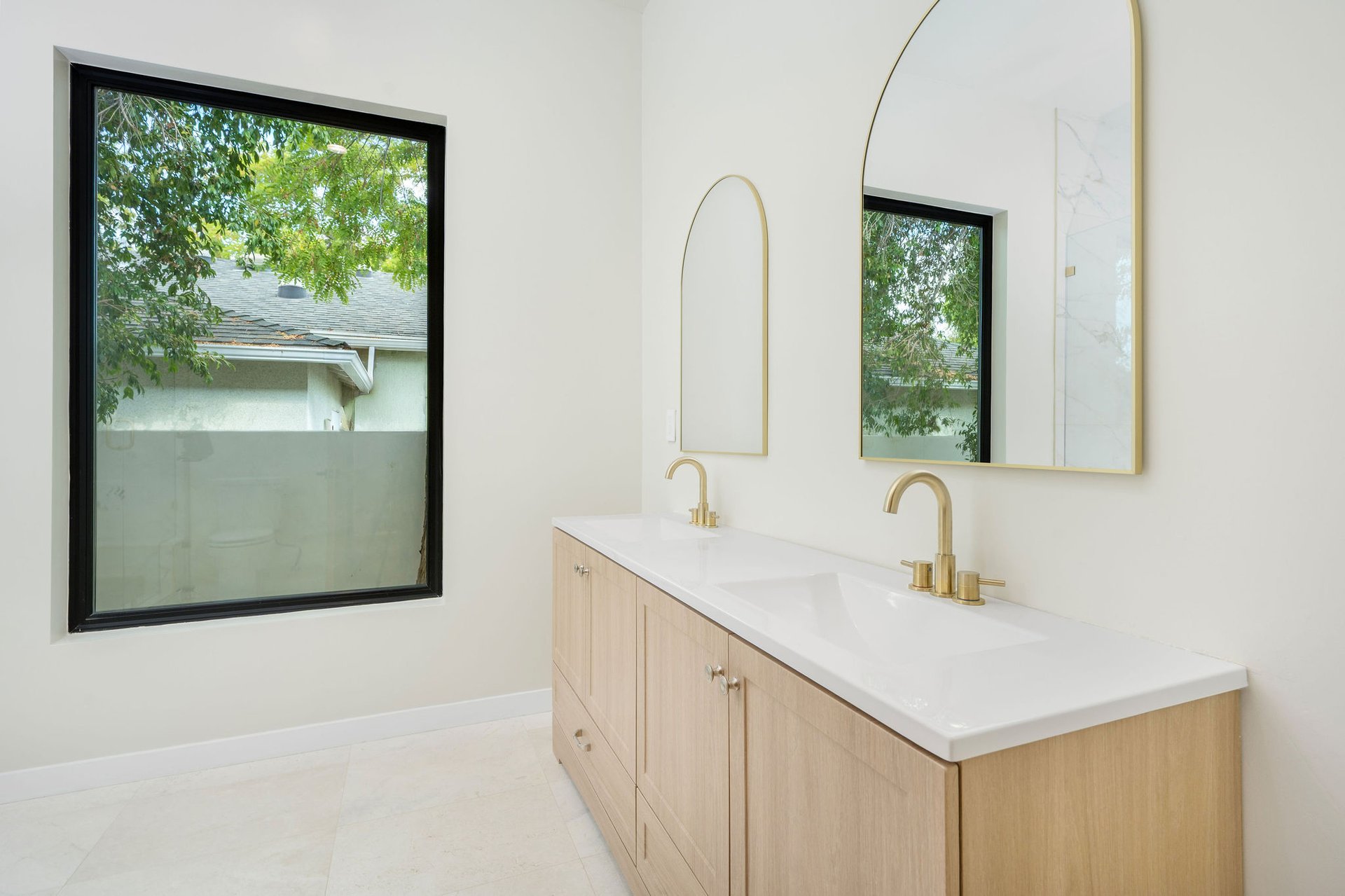 17510 Miranda St, Encino