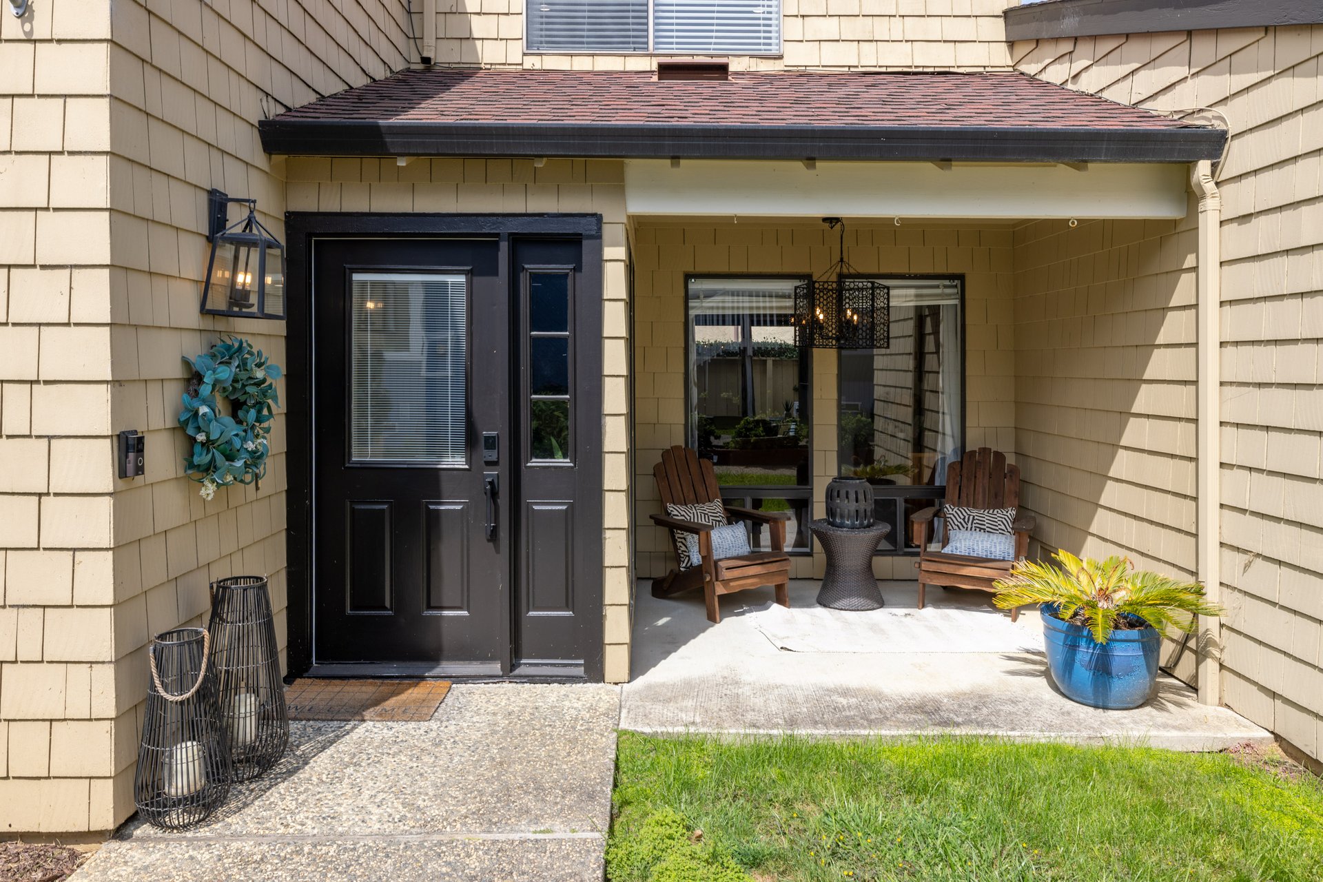 Charming Updated Townhouse Near the Ocean