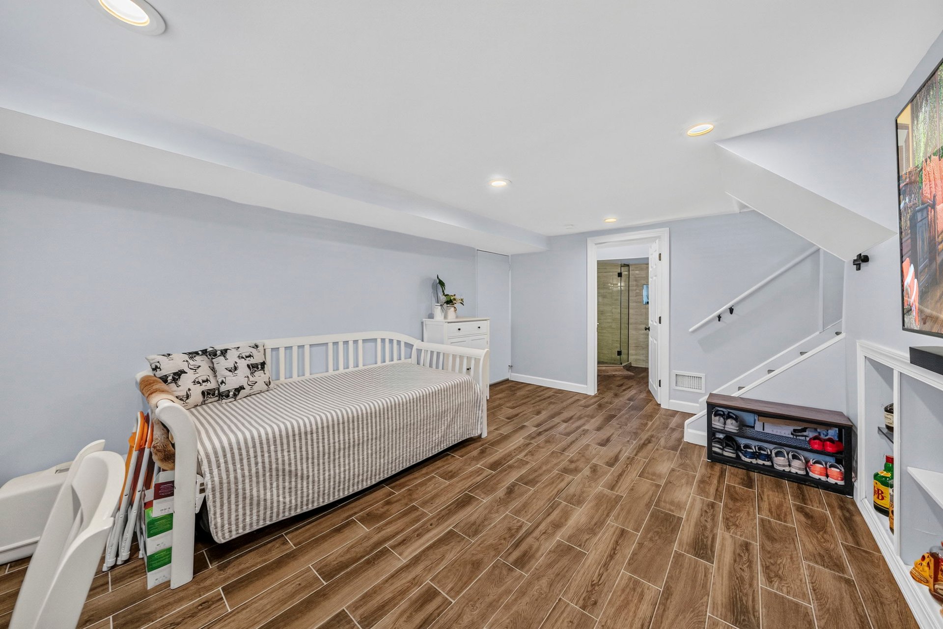 24 Beacon St