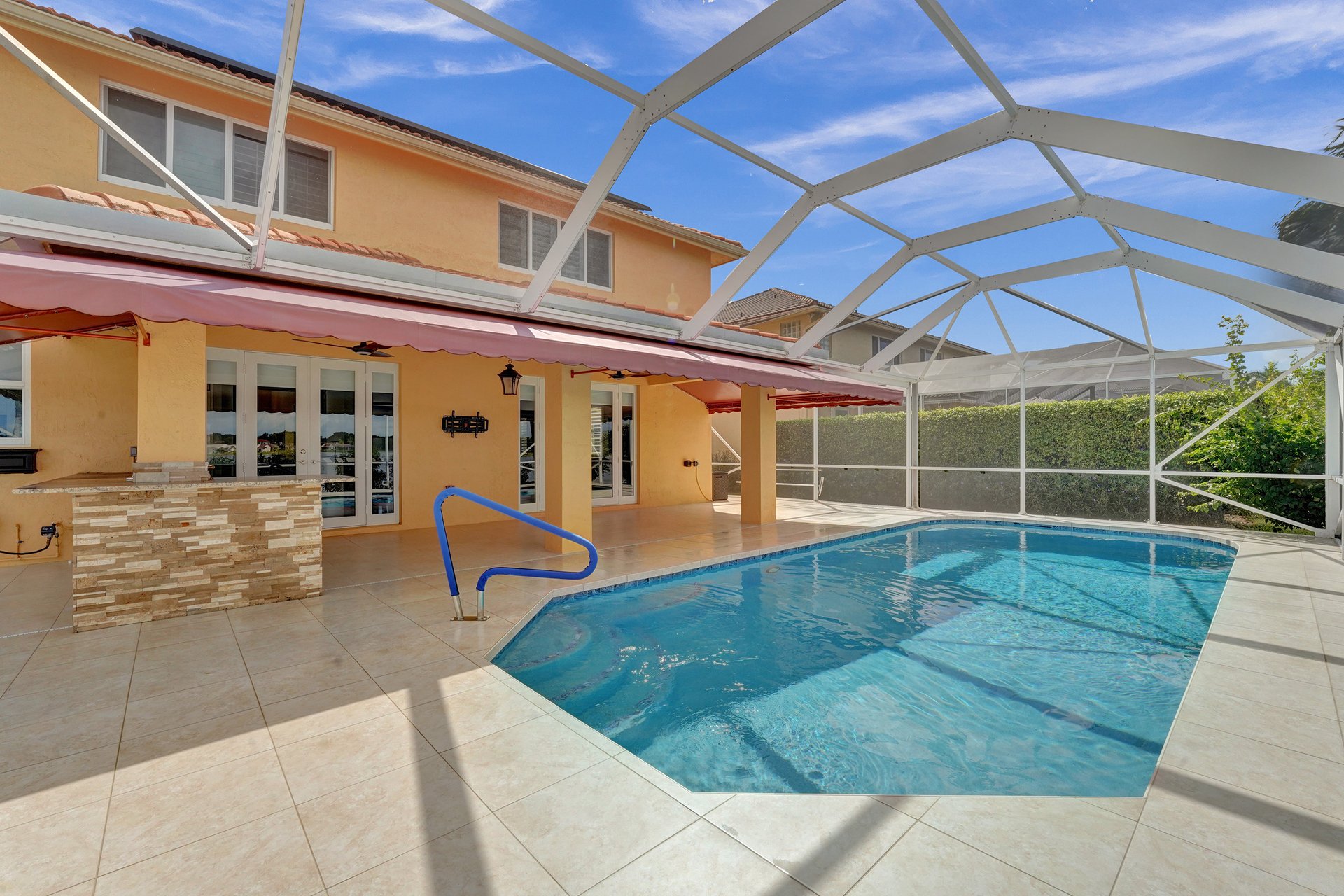 949 Crestview Cir