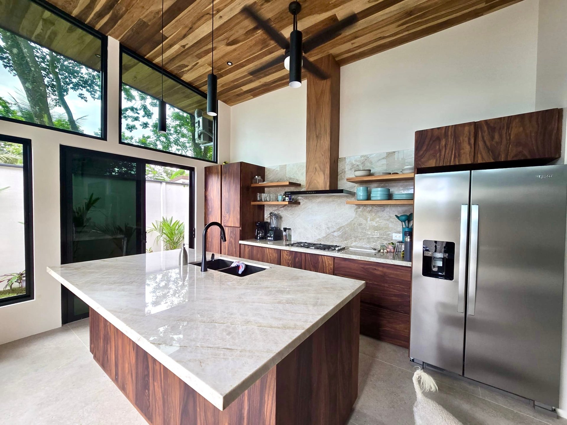 Tropical Modern Villa in Uvita – 3BR Retreat with Large Pool Near the Beach