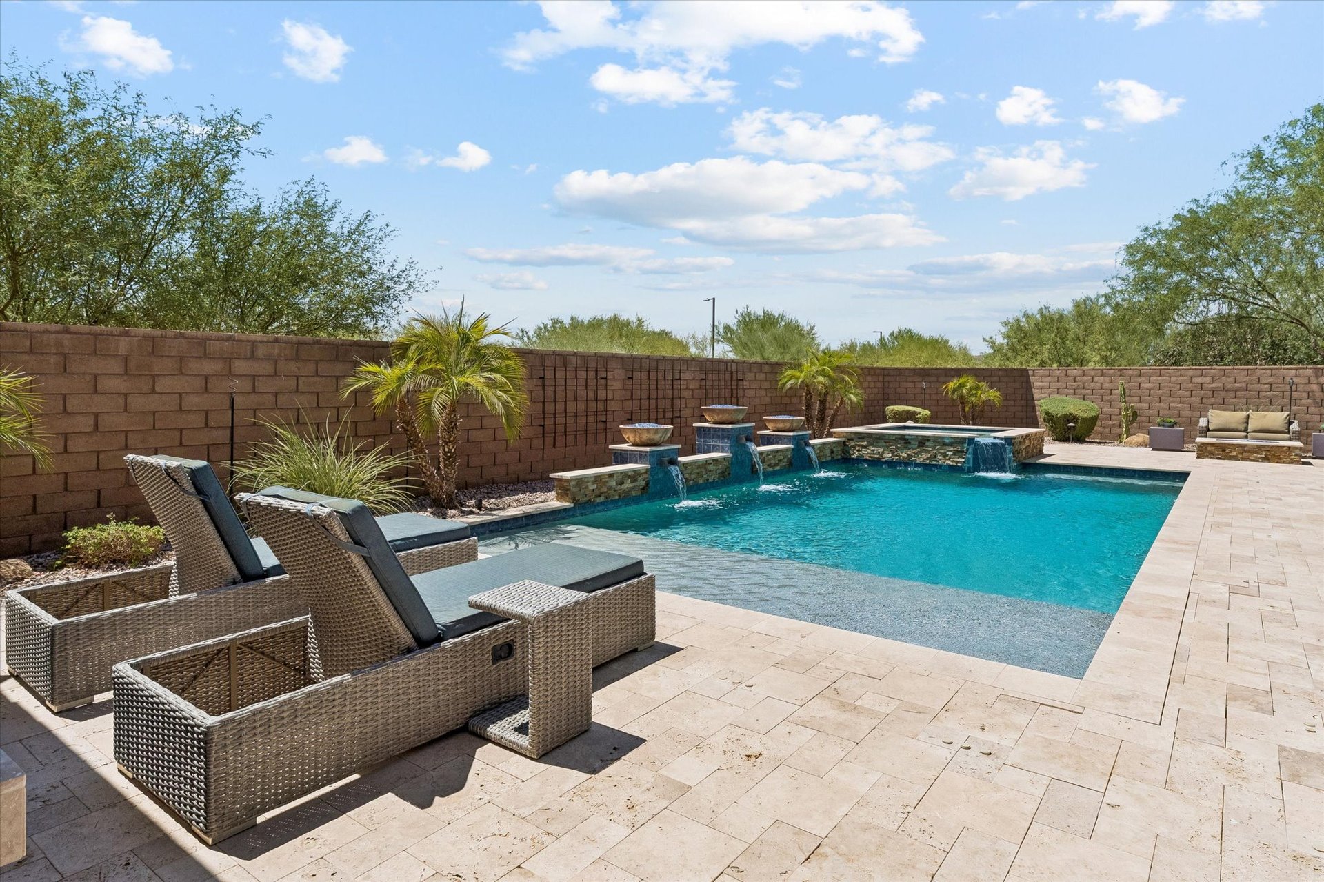 2905 E LOS GATOS DR, Phoenix, AZ 85050