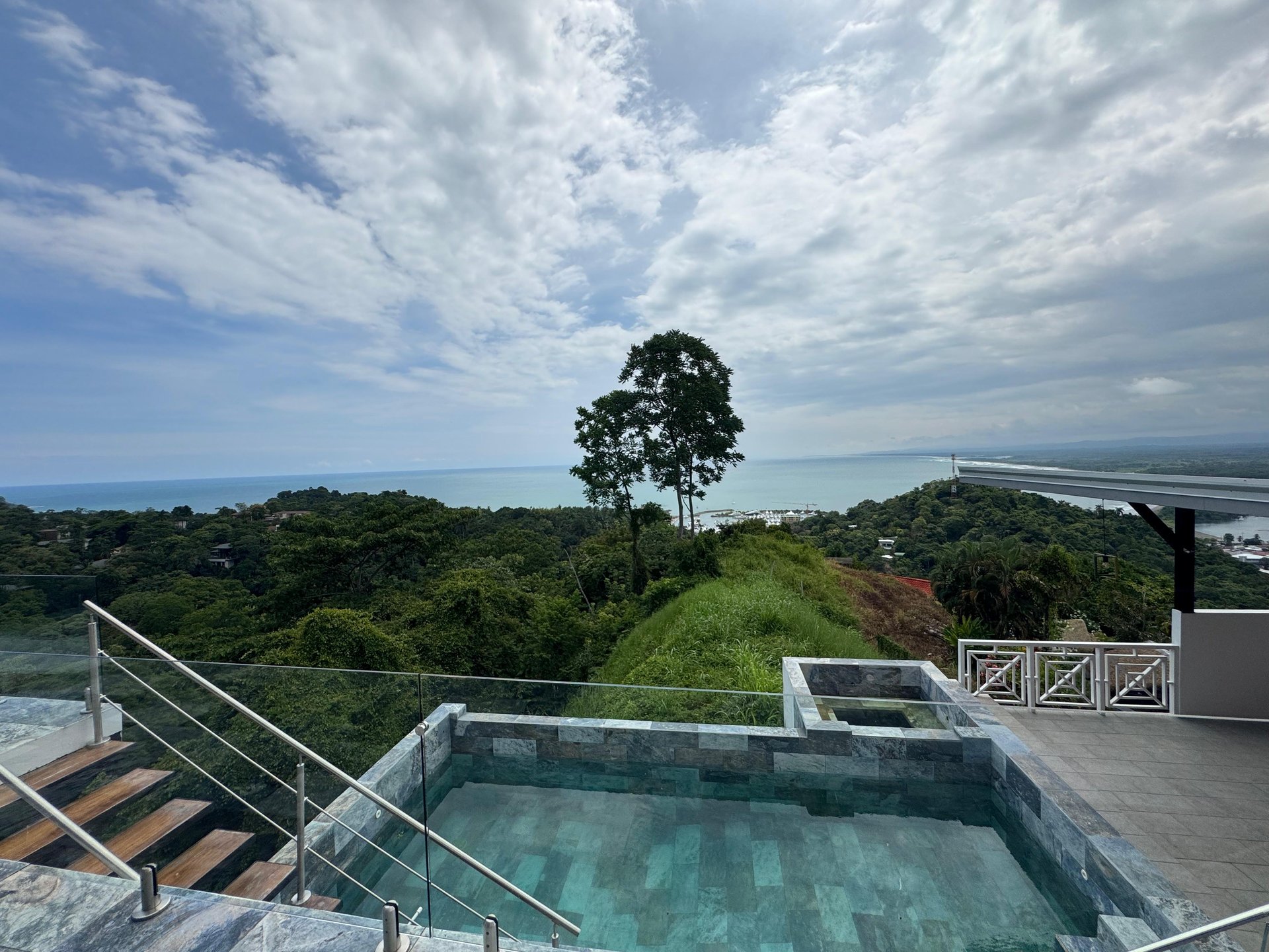 Modern Elegance Meets Incomparable Views, 3BDR&3Baths Home