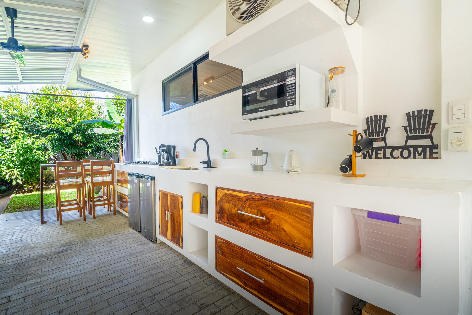 Modern 3 Bedroom Home - Walking distance to it all!