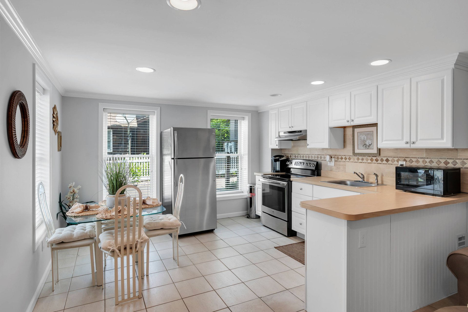 One Bedroom Condo With Outside Seating Area