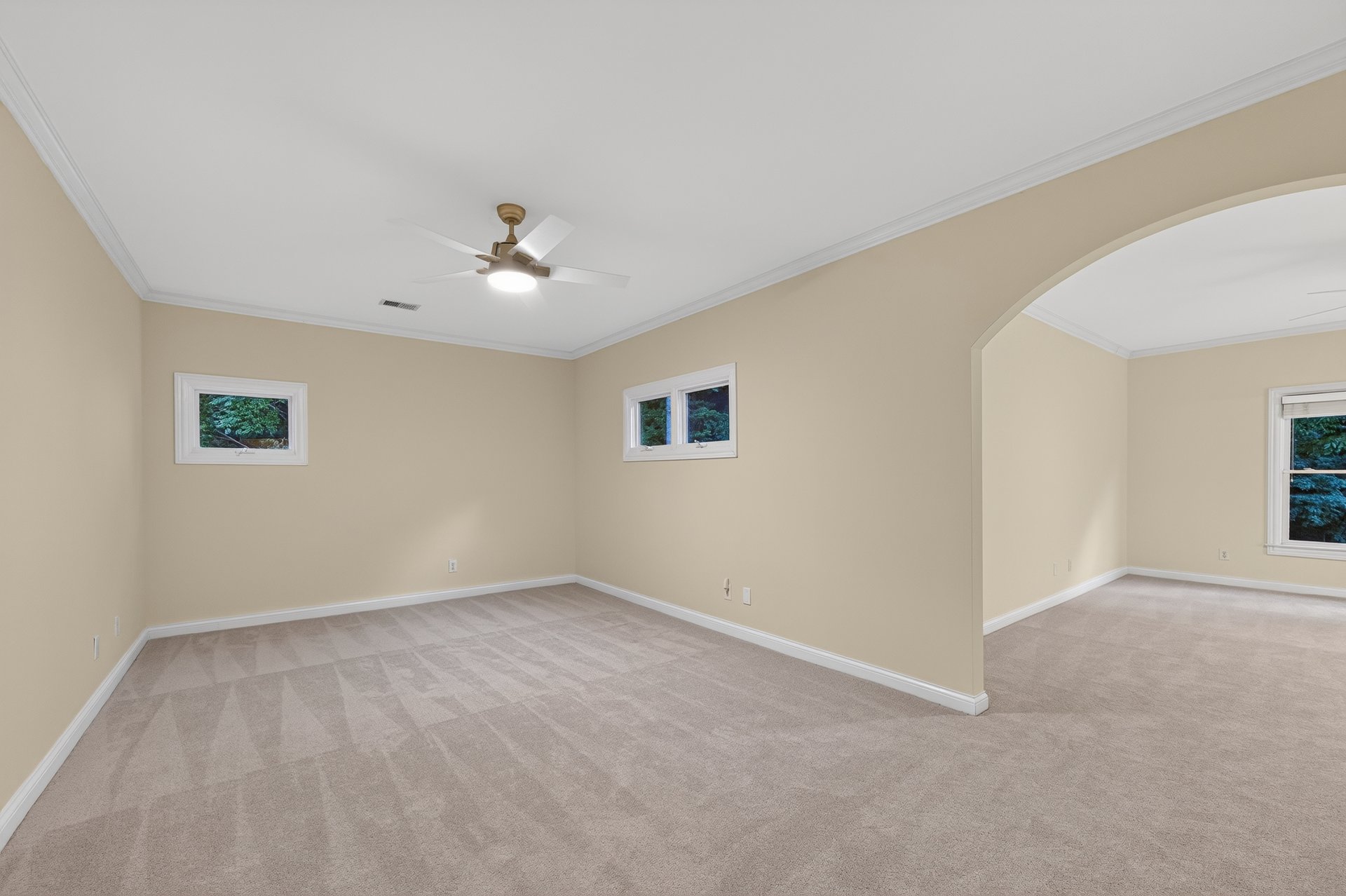 1055 Hedgerose Lane