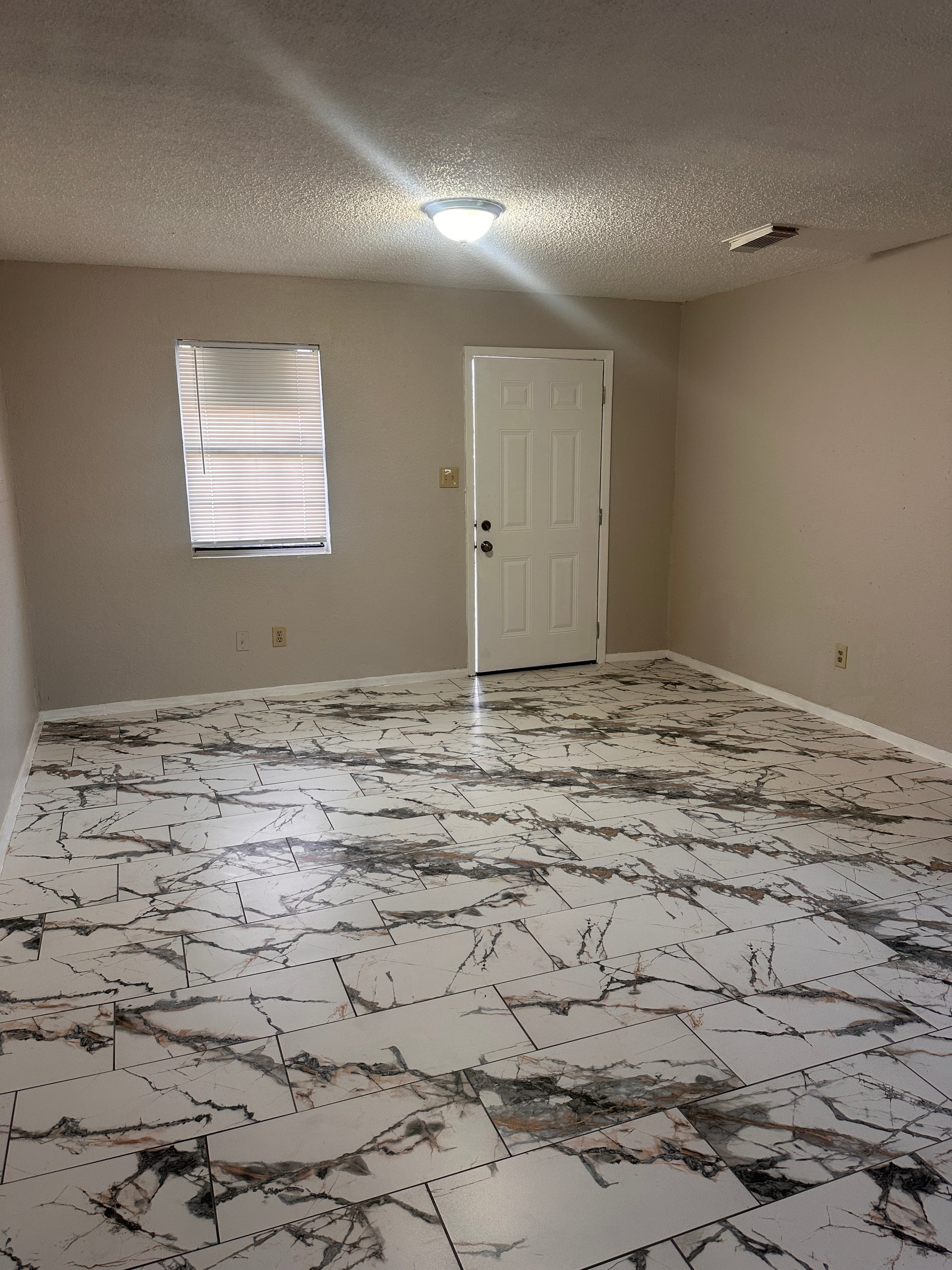 806 E Standifer