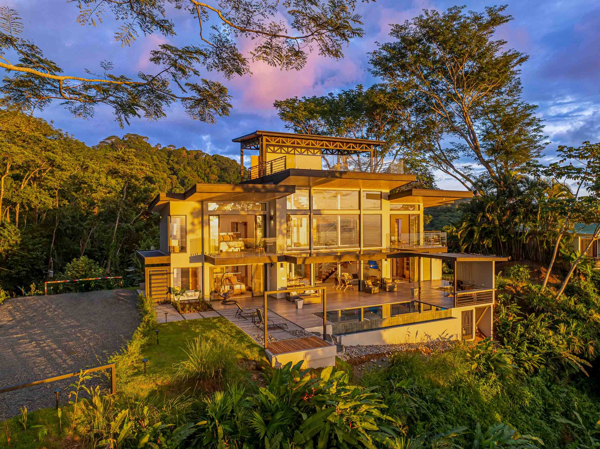Exclusive Luxury Villa with Infinity Pool