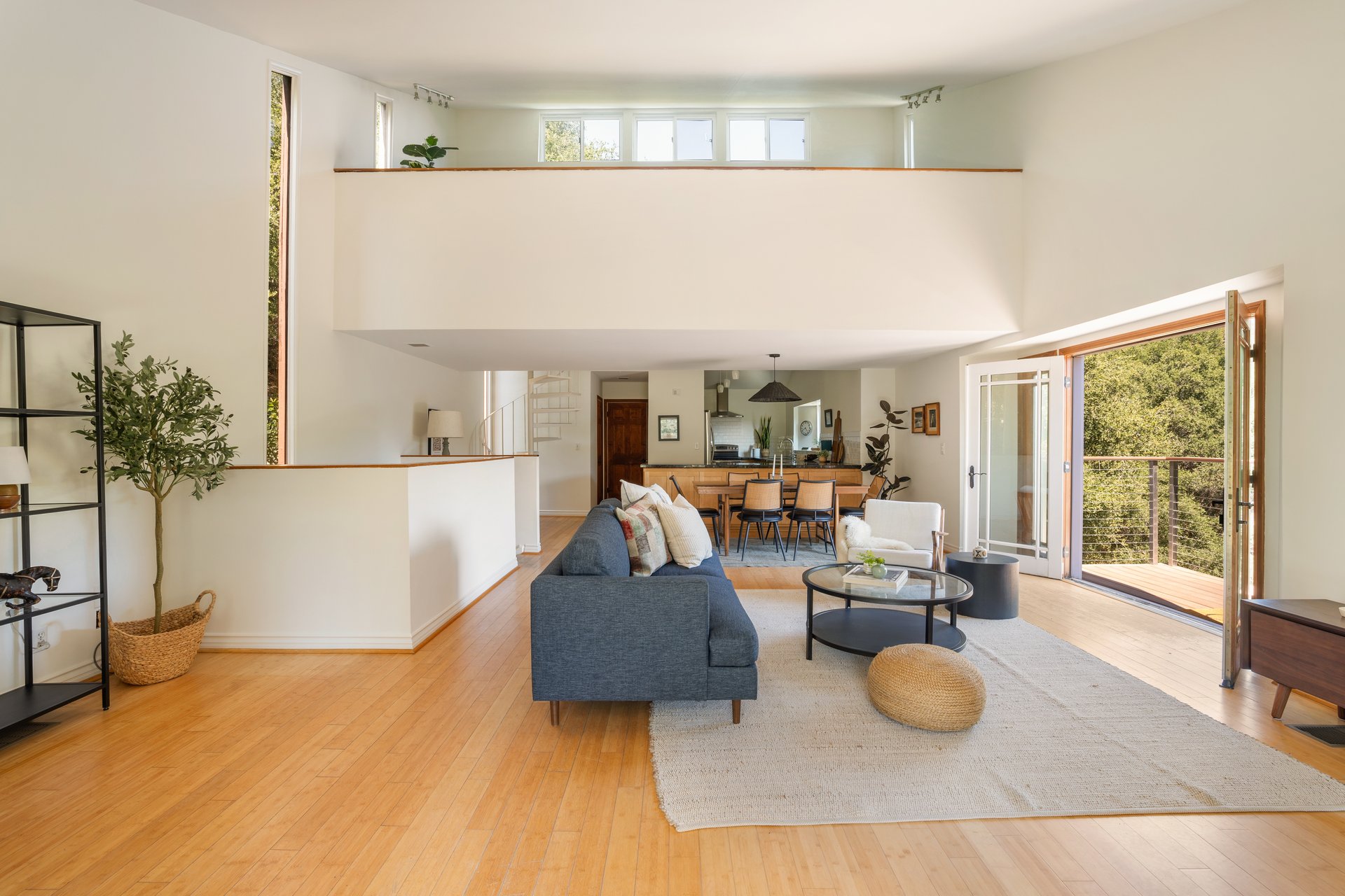 1310 N Topanga Canyon Blvd