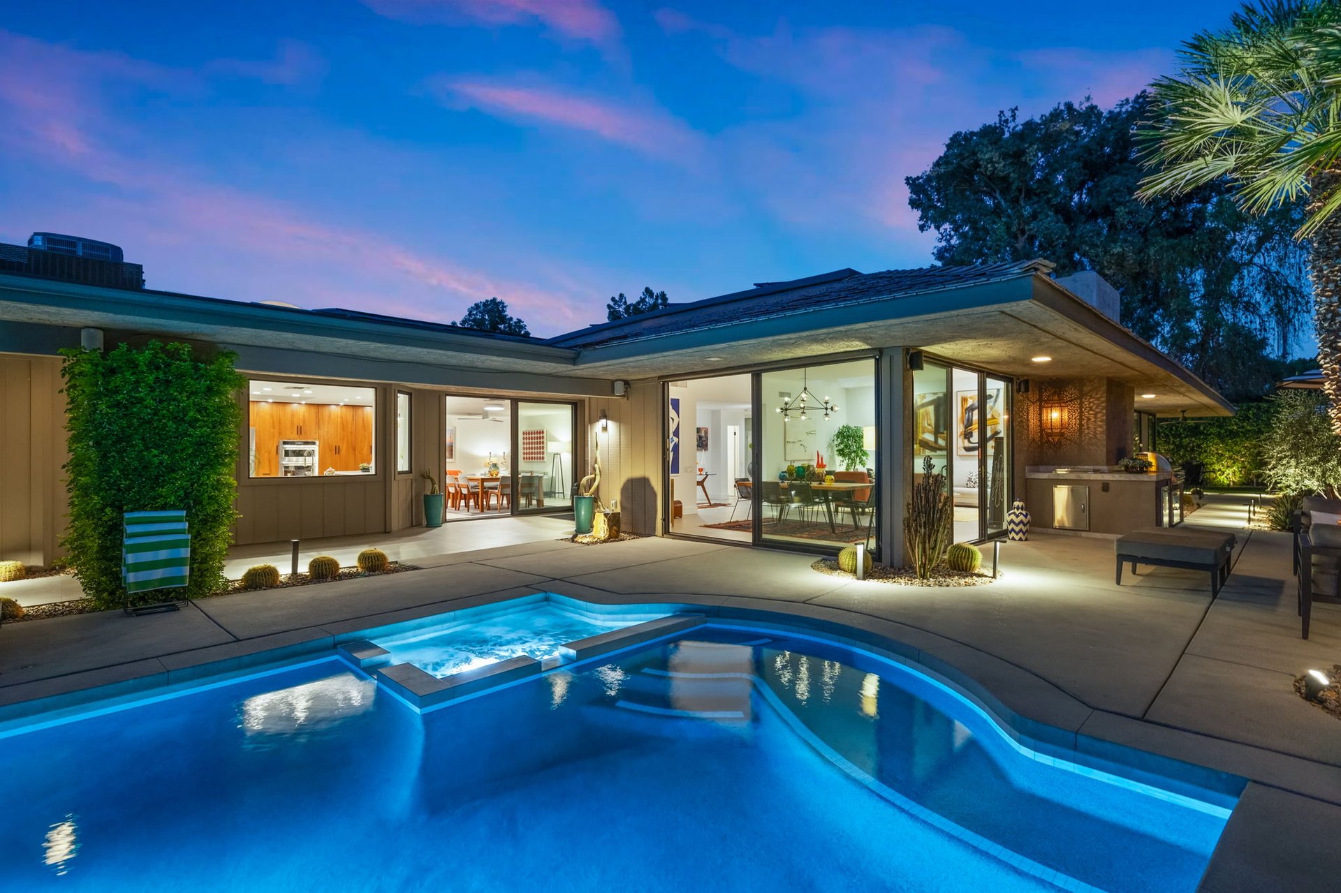 12 Dartmouth Dr.