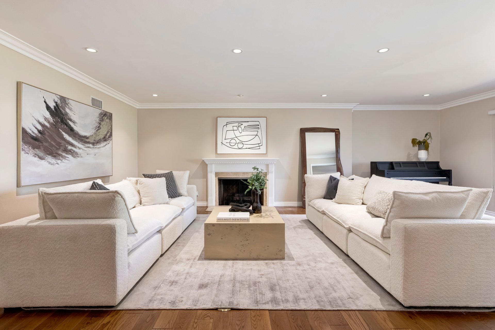 2302 Duxbury Cir, Beverlywood
