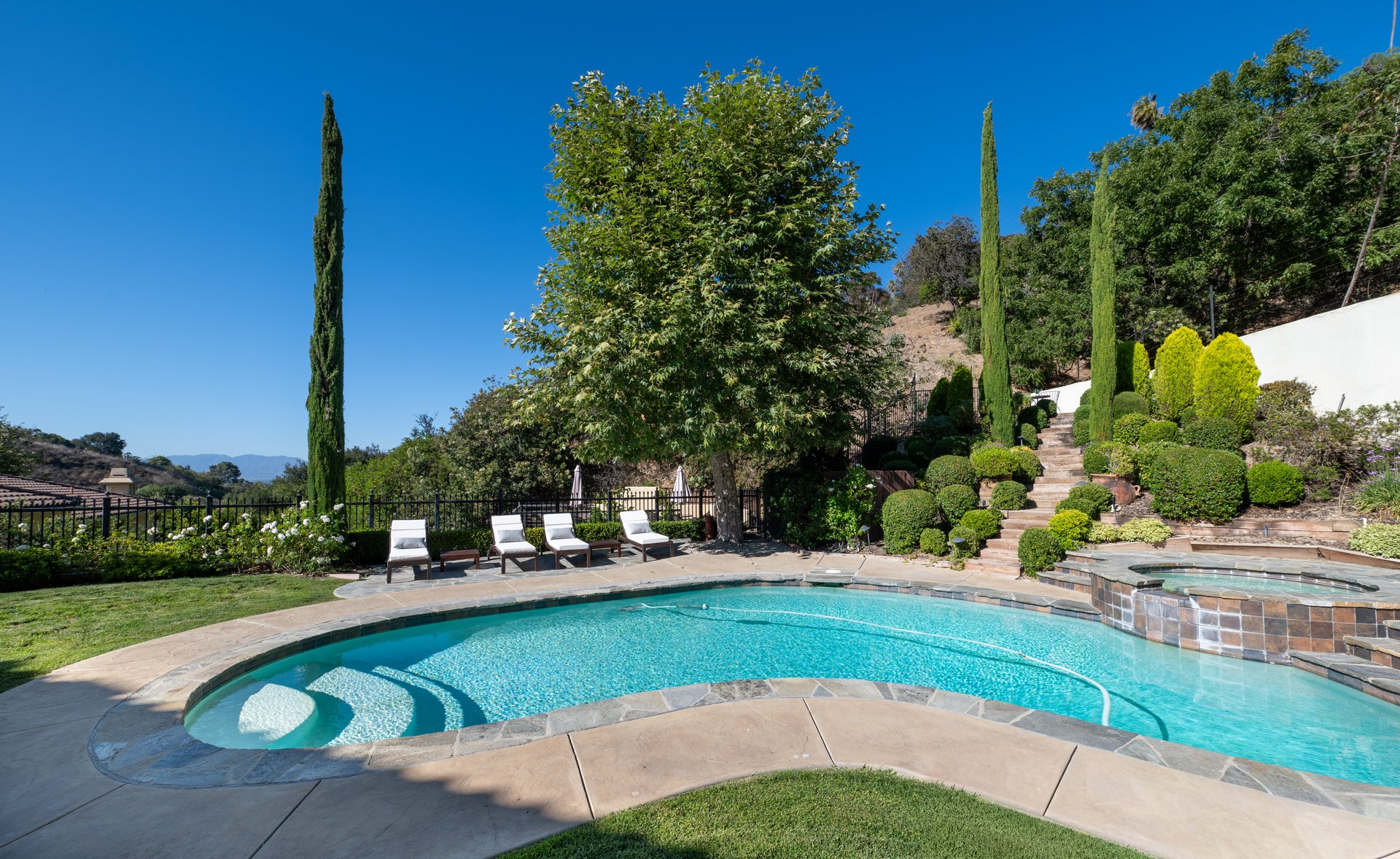3686 Benedict Canyon Ln, Sherman Oaks 