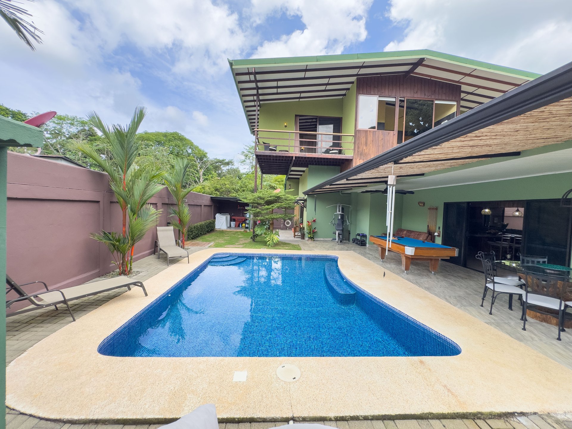 Naranjito corner lot house