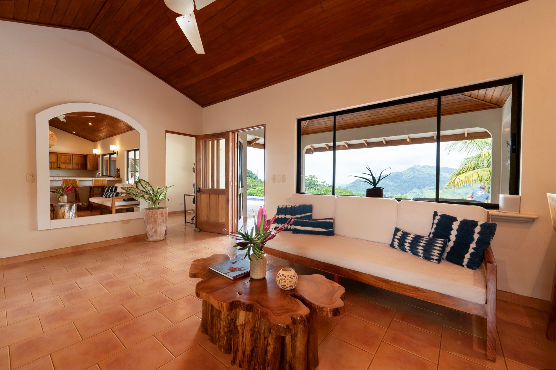 OCEAN AND MOUNTAIN VIEW 3 BEDROOM HOME WITH POOL IN LAGUNAS