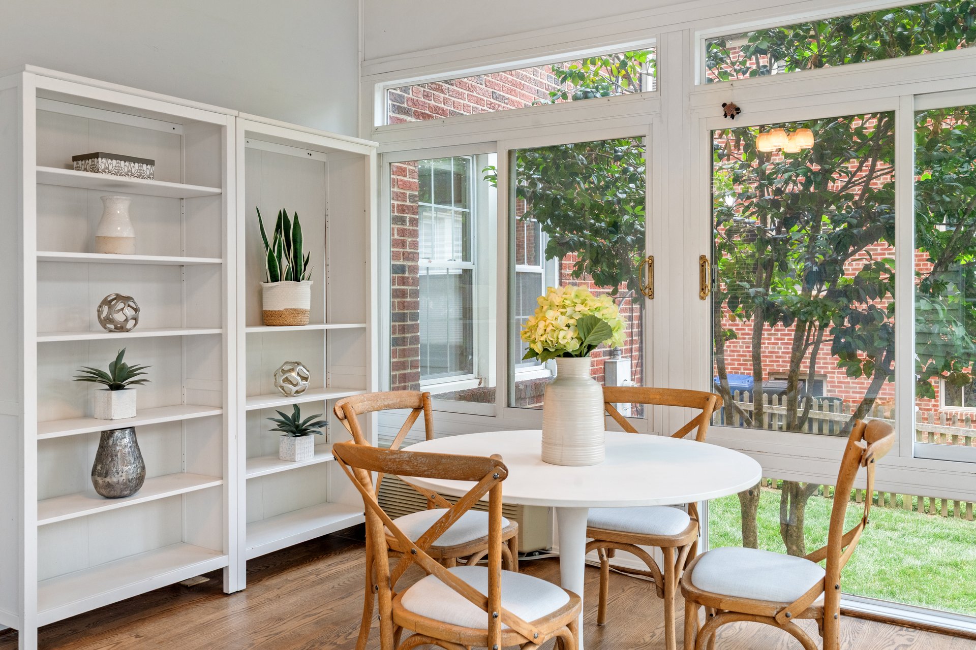 21 W Oak Street