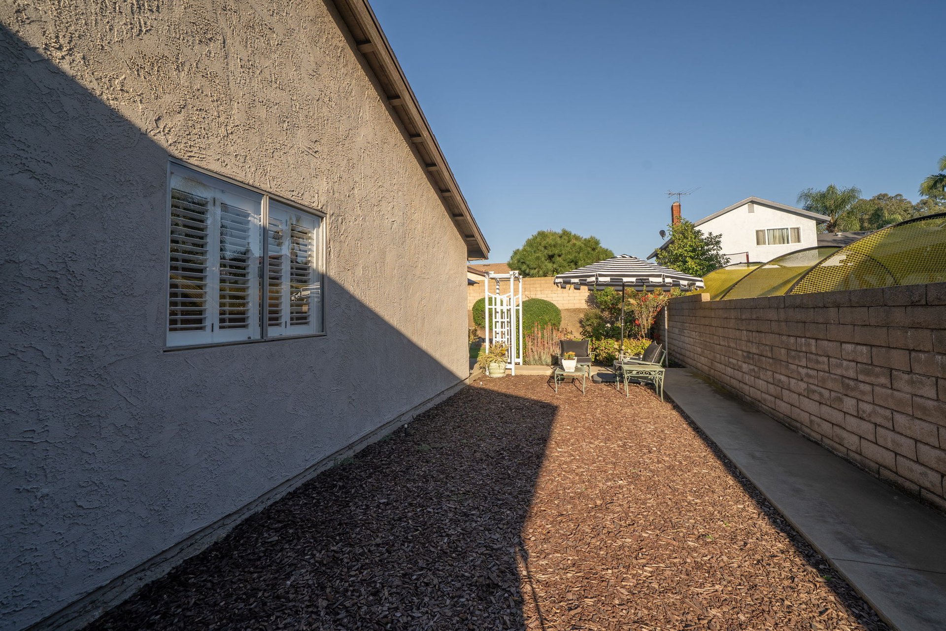 5022 N Burnaby